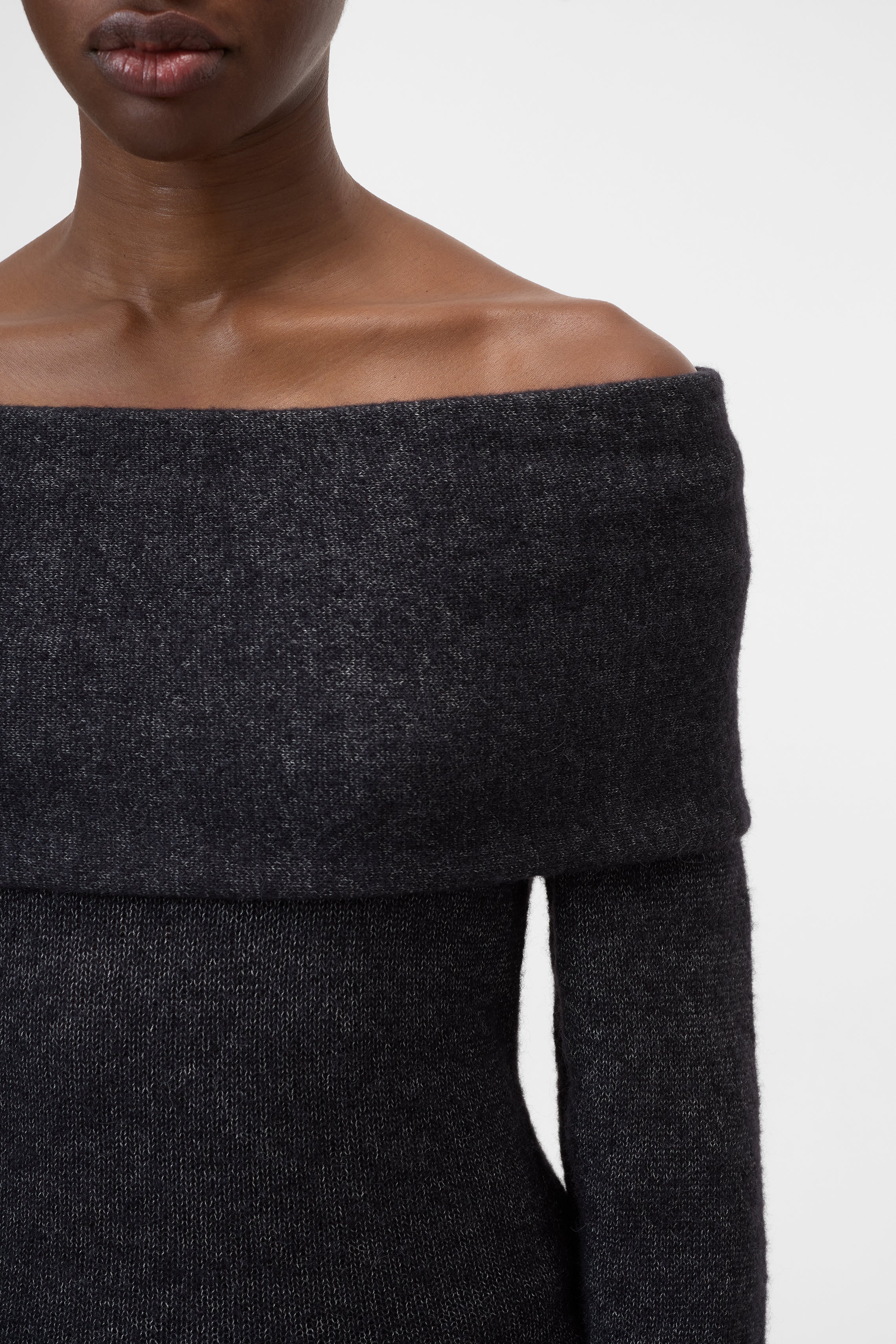 WIDE COLLAR LONG SLEEVE
