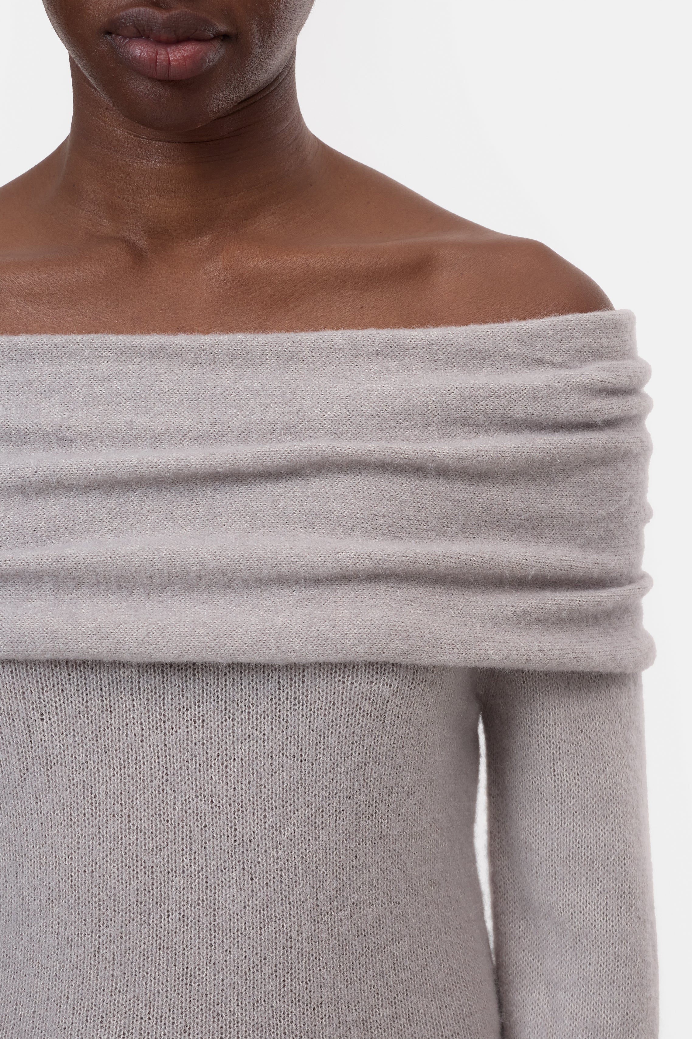 WIDE COLLAR LONG SLEEVE