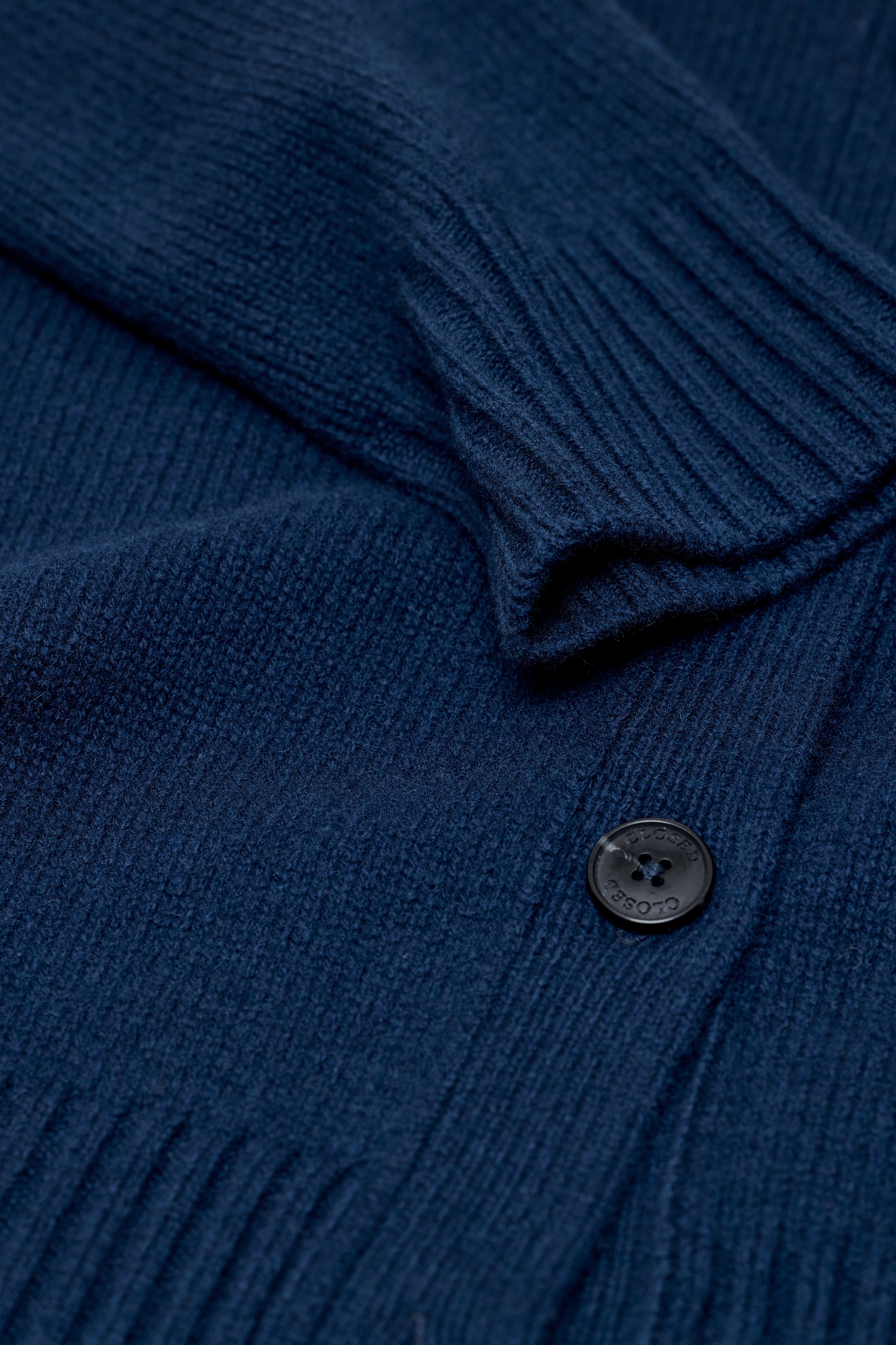 ROLLNECK CARDIGAN