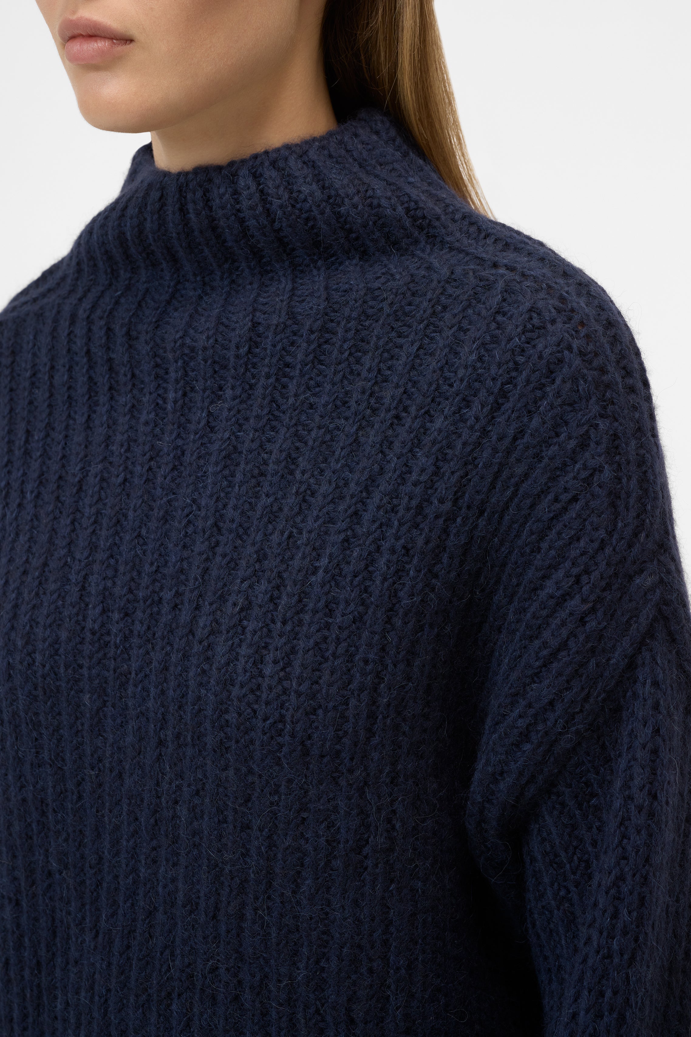 HIGH NECK LONG SLEEVE