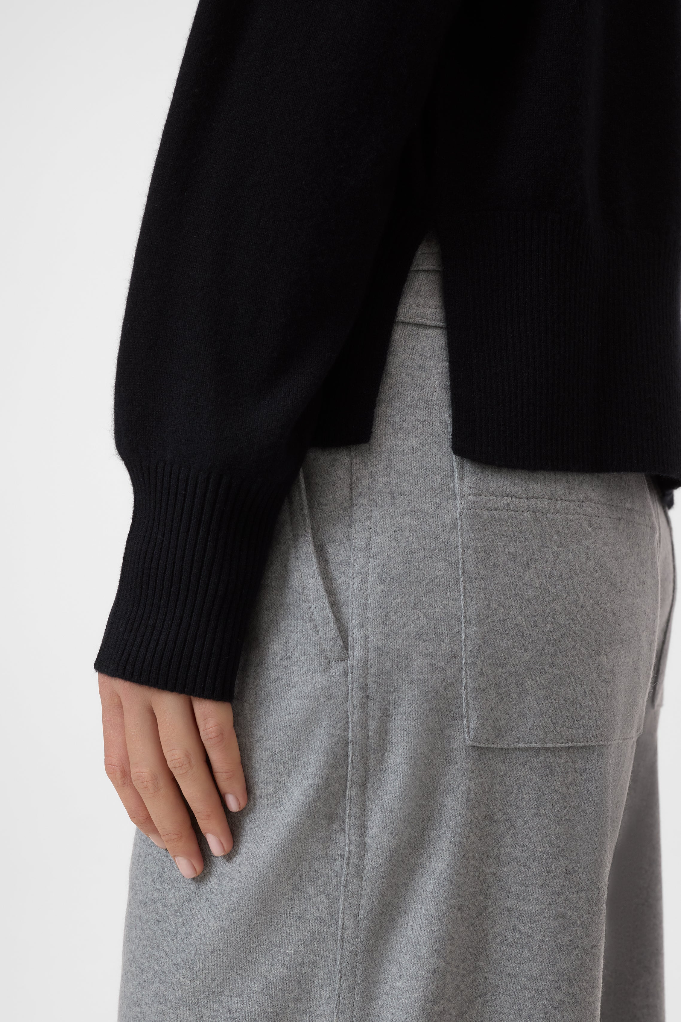 CREW NECK WITH SLITS