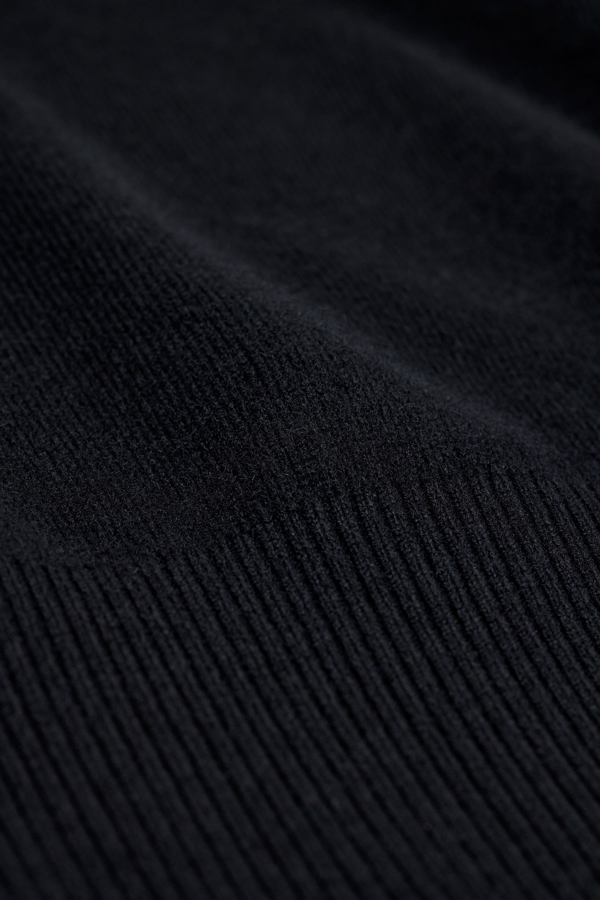 CREW NECK WITH SLITS