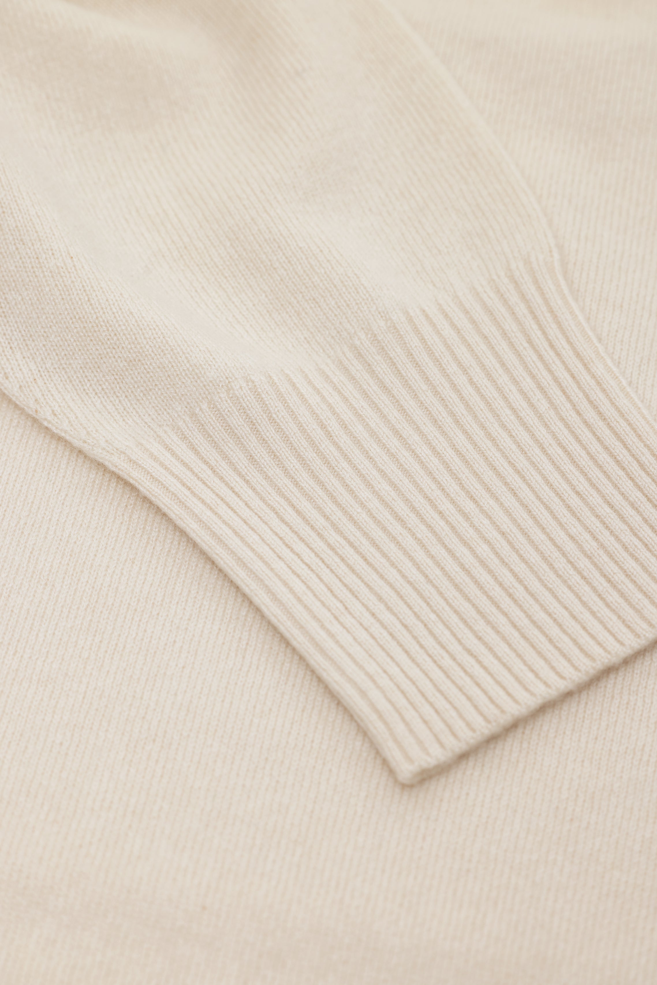 CREW NECK WITH SLITS