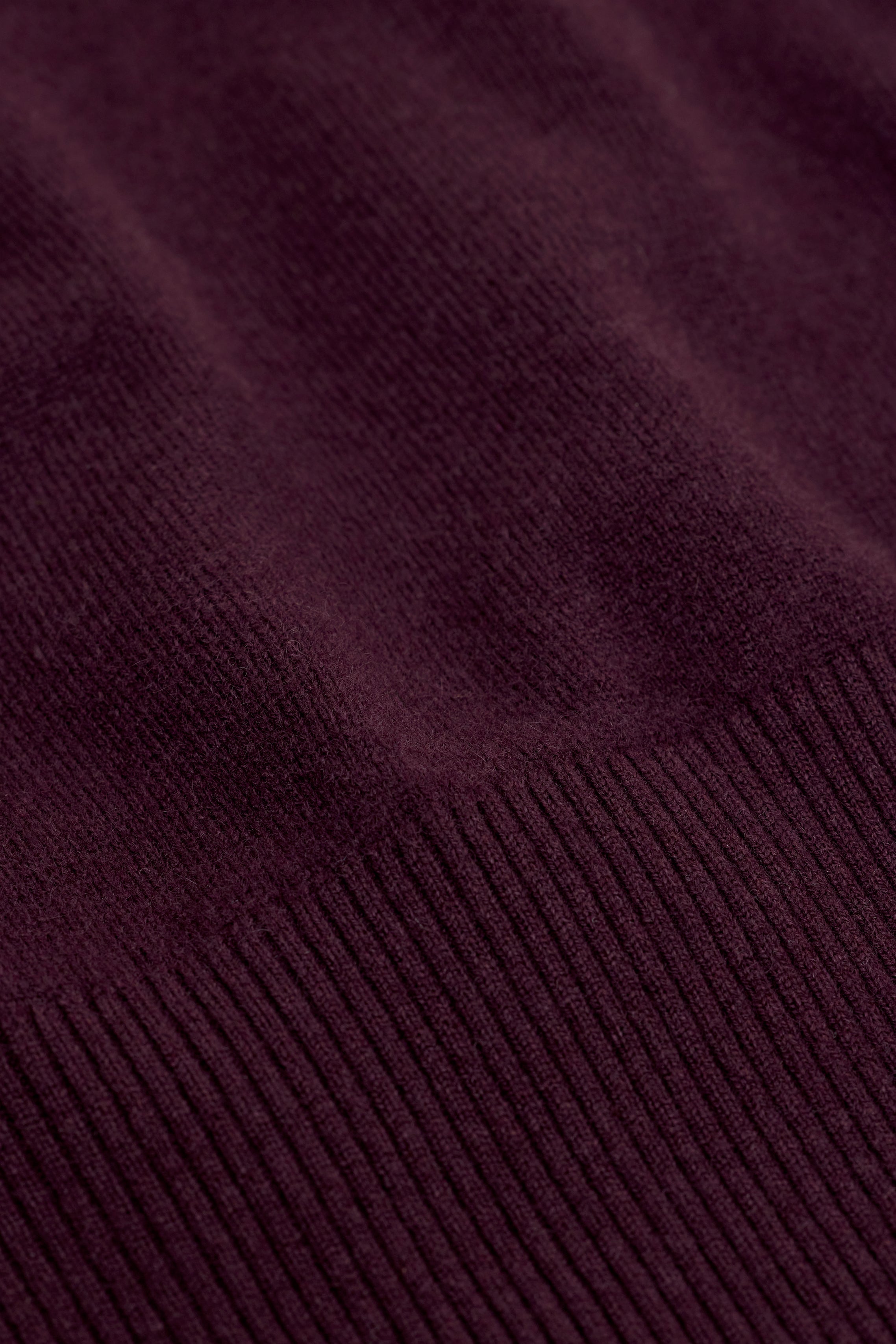 CREW NECK WITH SLITS