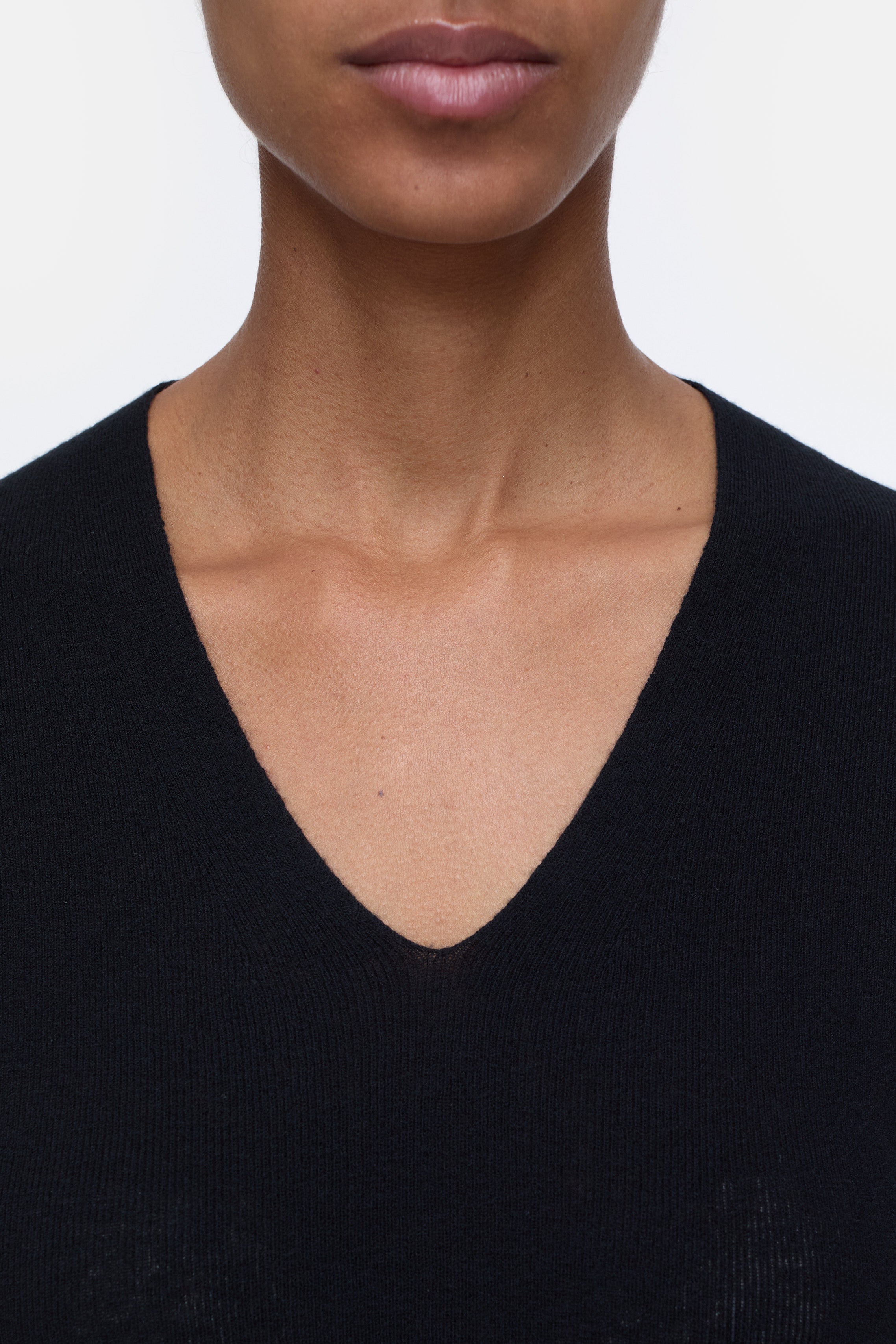 Closed-SLIM VNECK SHORT SLEEVE KNITS-Strick & Pullover-Black-Deal-Outlet-by-ARCHIVIST