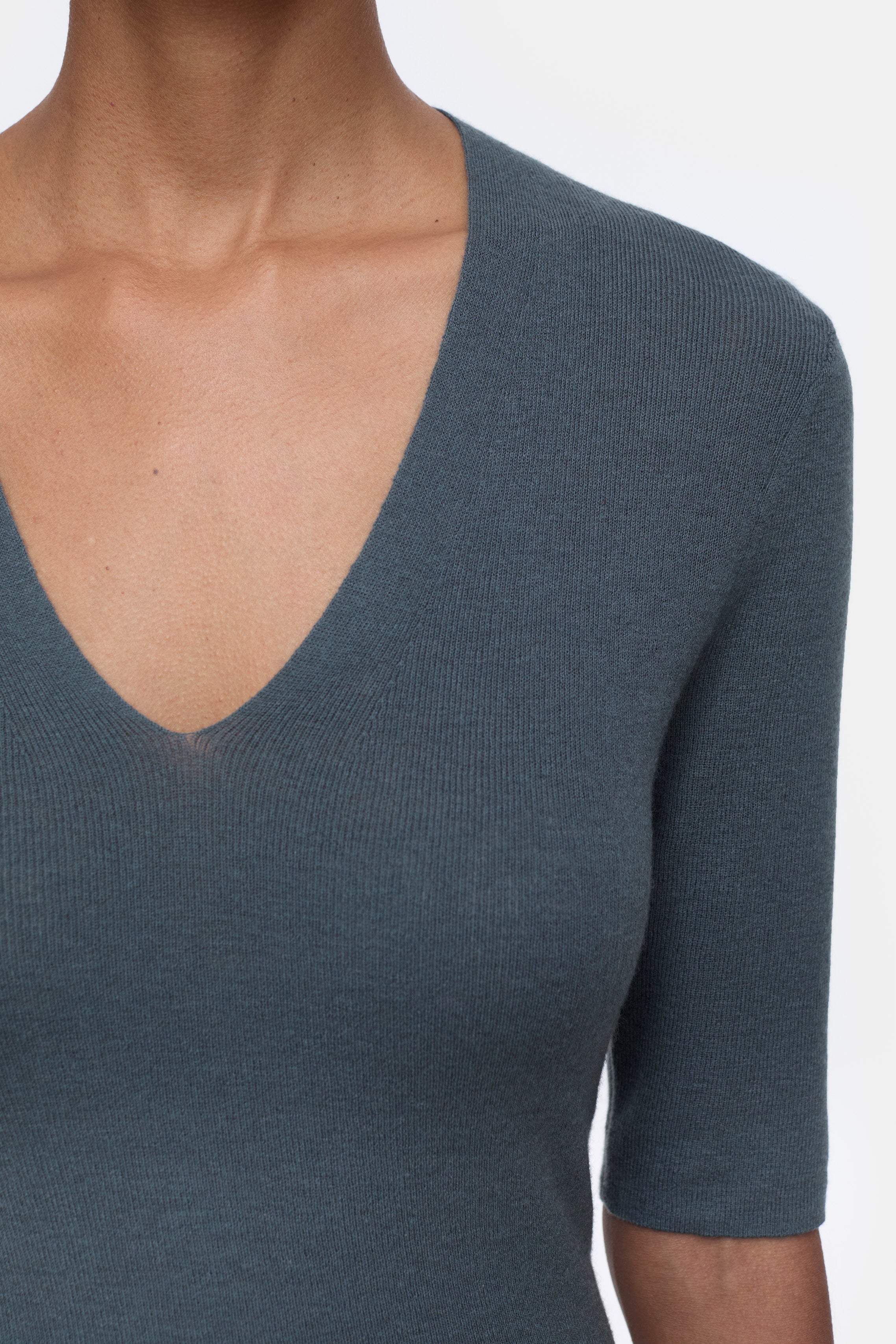 Closed-SLIM VNECK SHORT SLEEVE KNITS-Strick & Pullover-Black-Deal-Outlet-by-ARCHIVIST