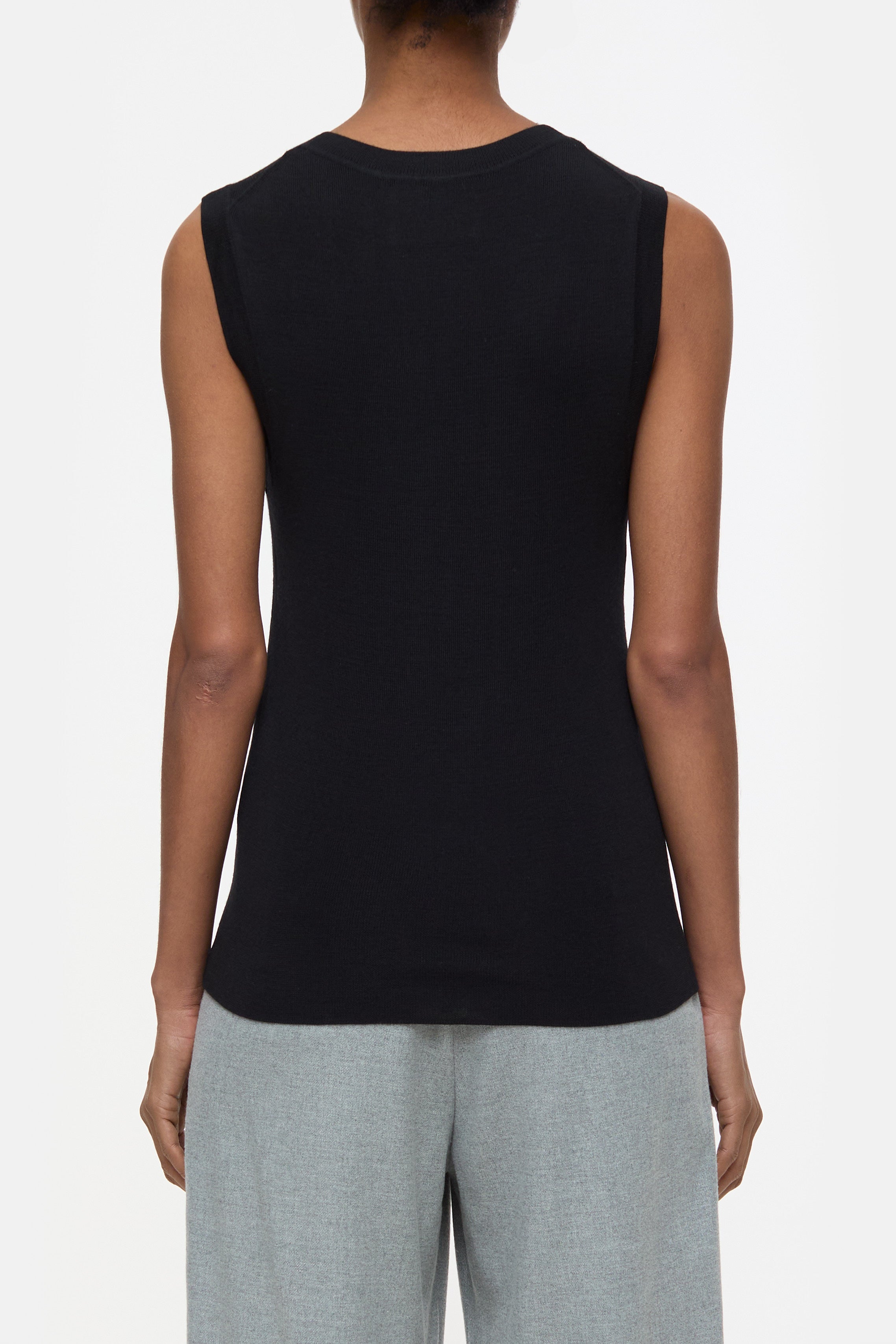 Closed-SLEEVELESS CREW NECK-Strick & Pullover-Black-Deal-Outlet-by-ARCHIVIST