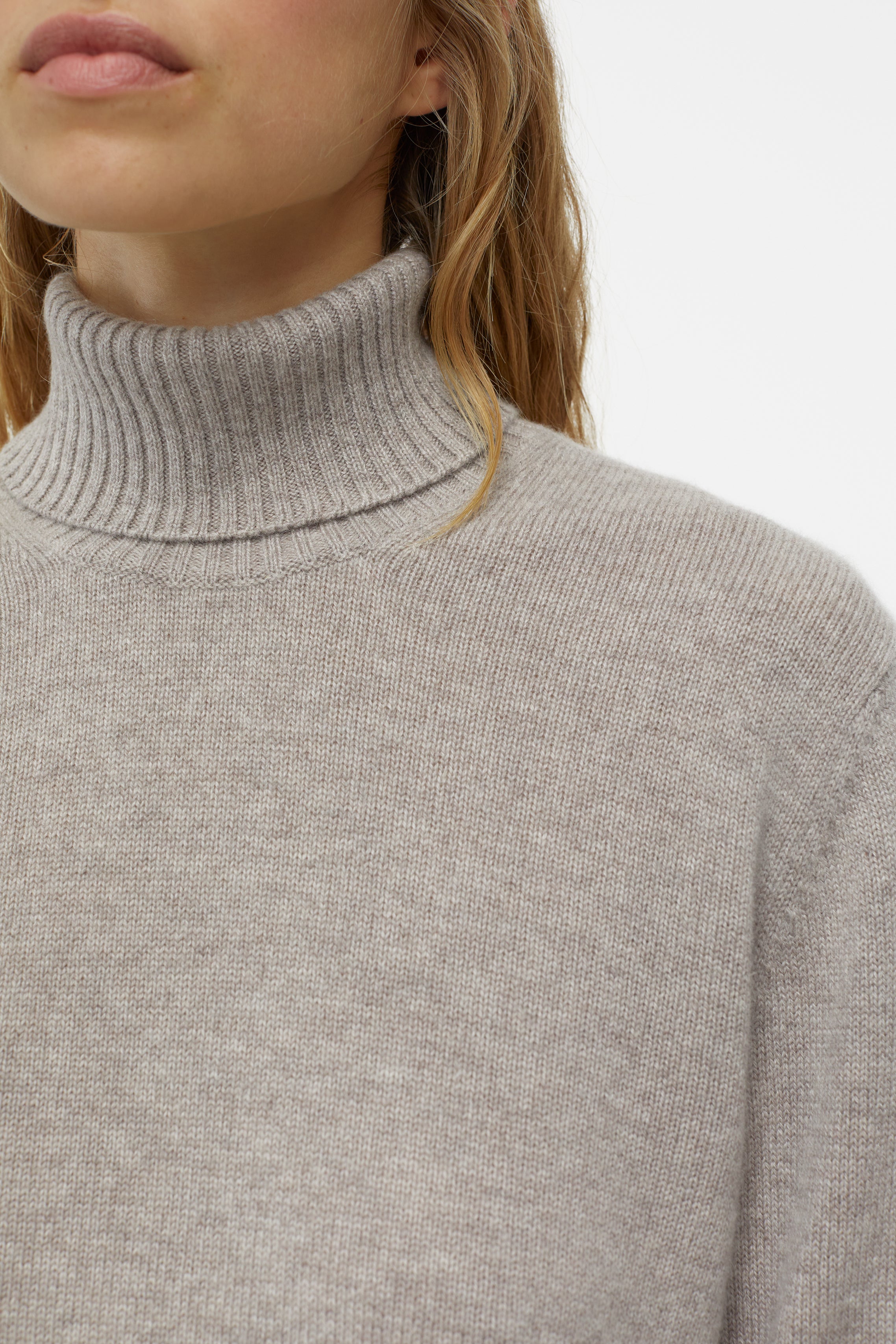 ROLL NECK LONG SLEEVE KNITS