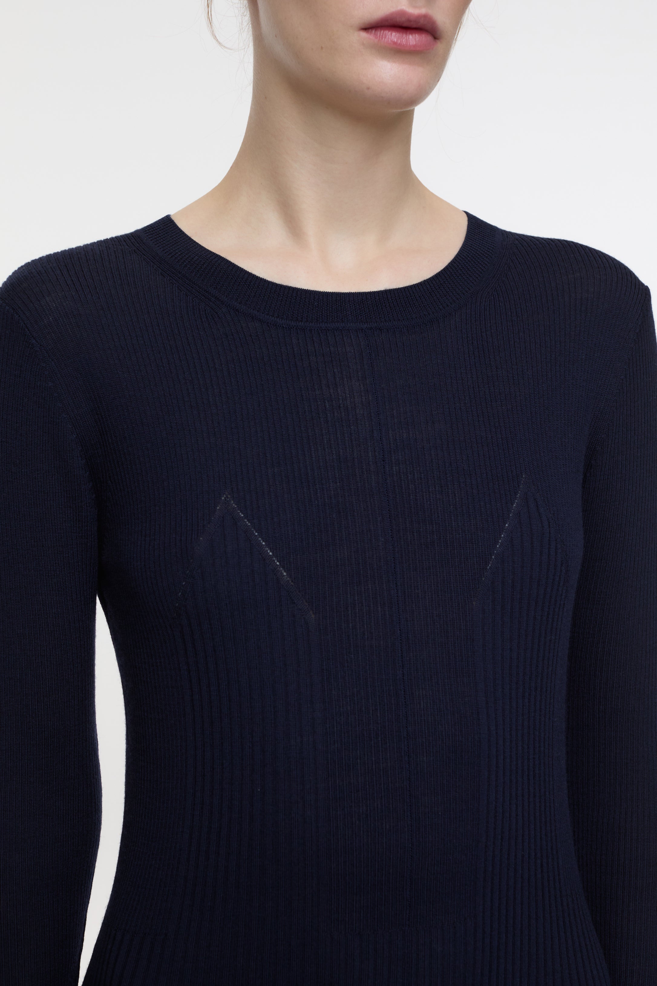 CREW NECK LONG SLEEVES