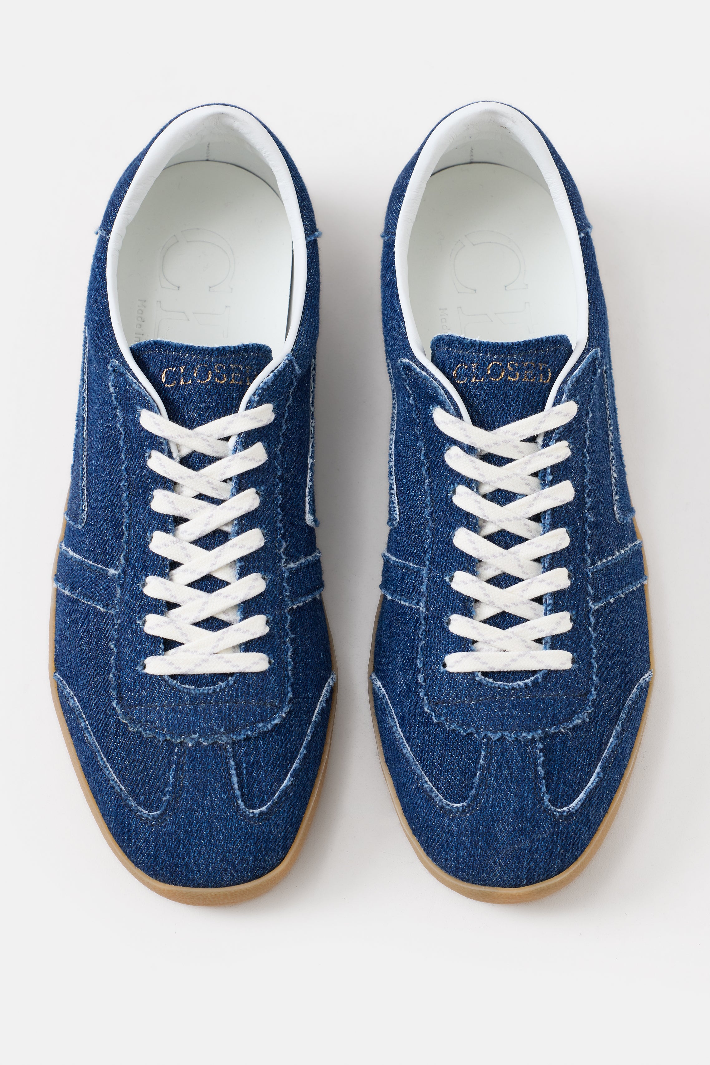 SNEAKER