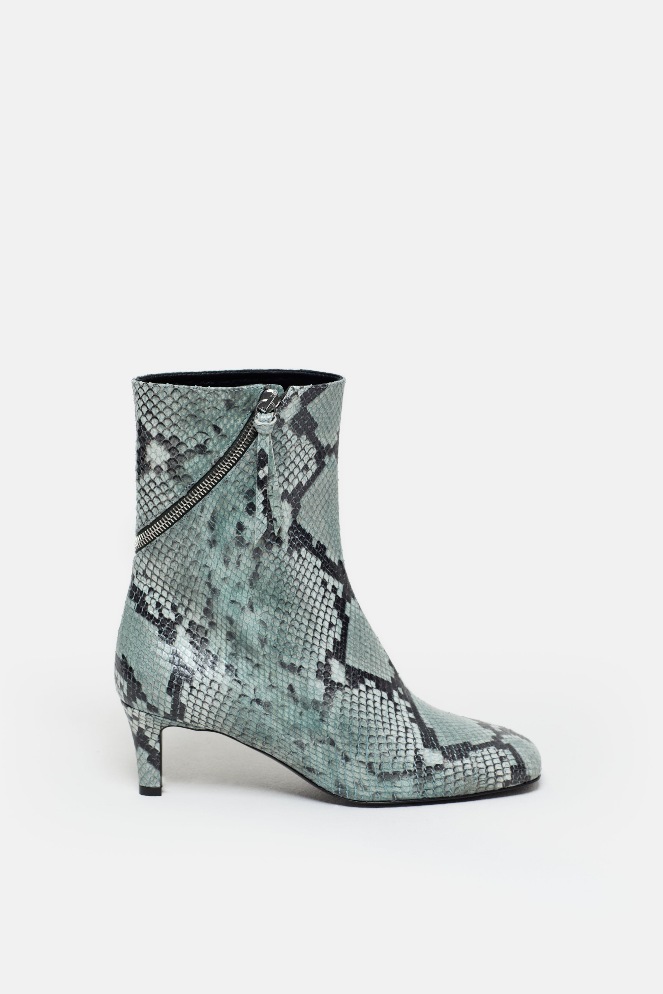 BOOT-Schuhe-Closed-ARCHIVIST