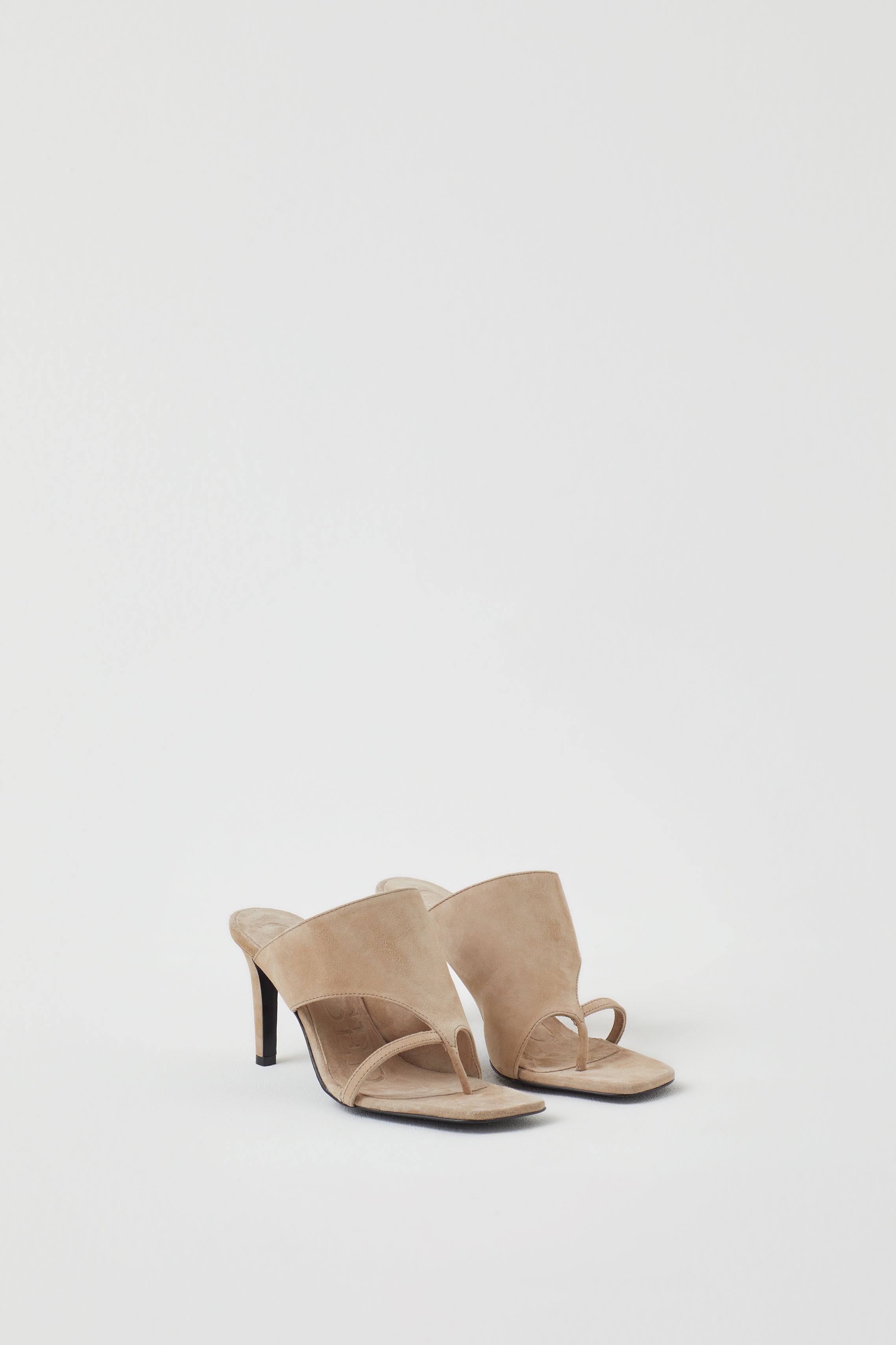 VELOURSLEDER PUMPS