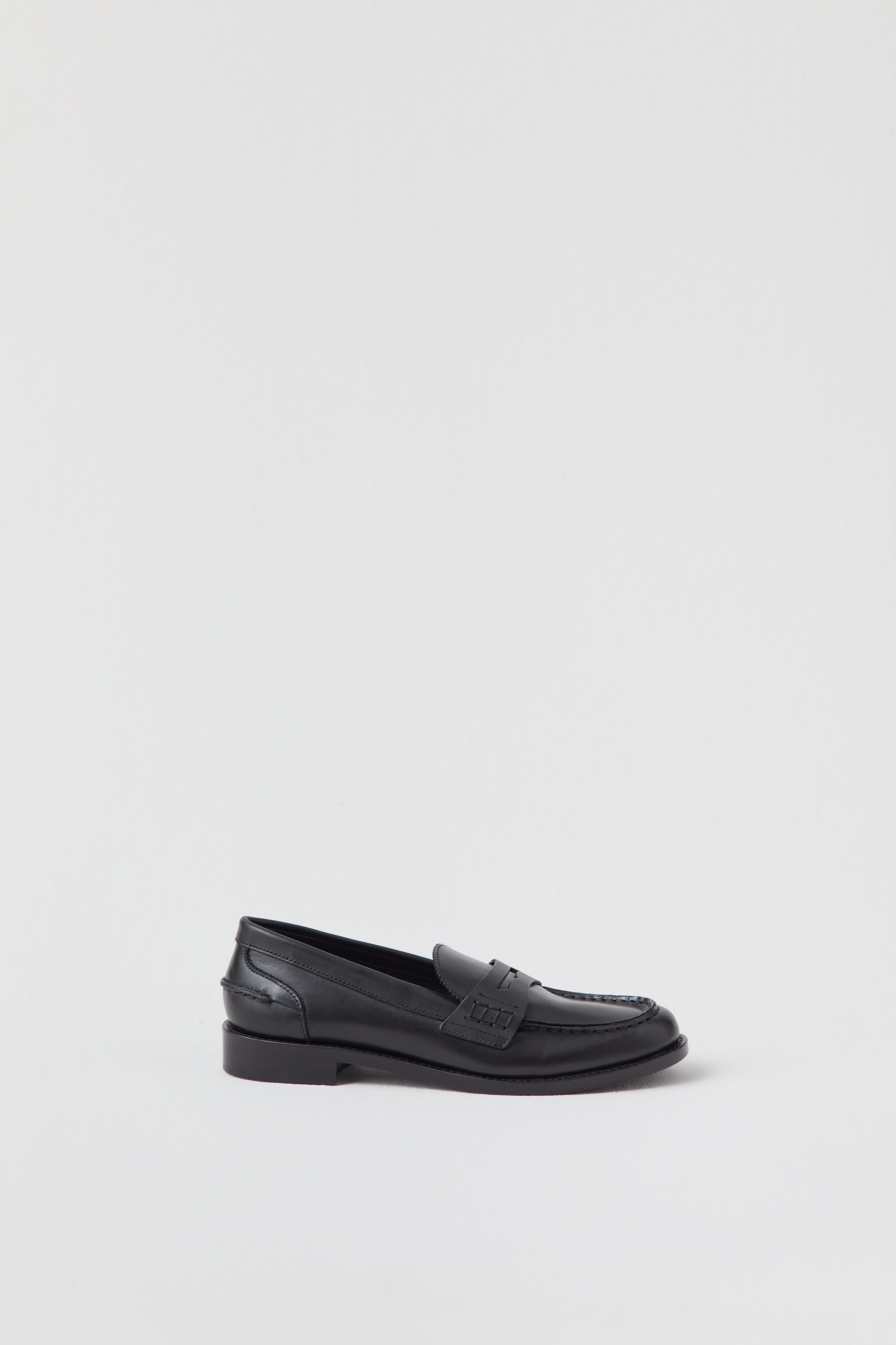 LOAFER SHOES