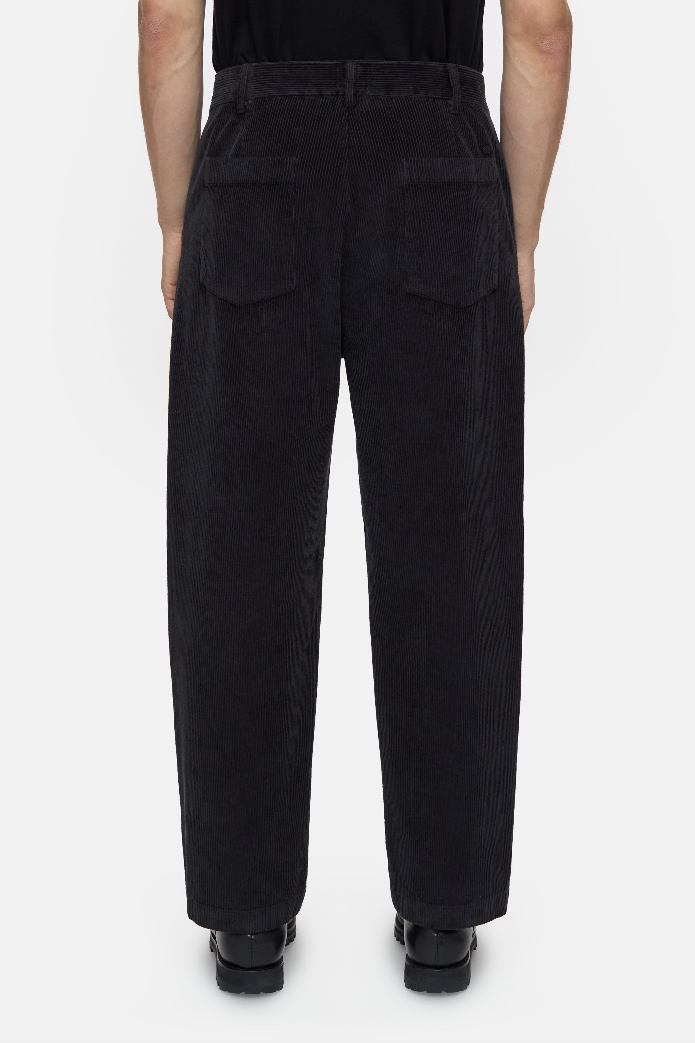 BLOMBERG WIDE-Hosen-Closed-ARCHIVIST