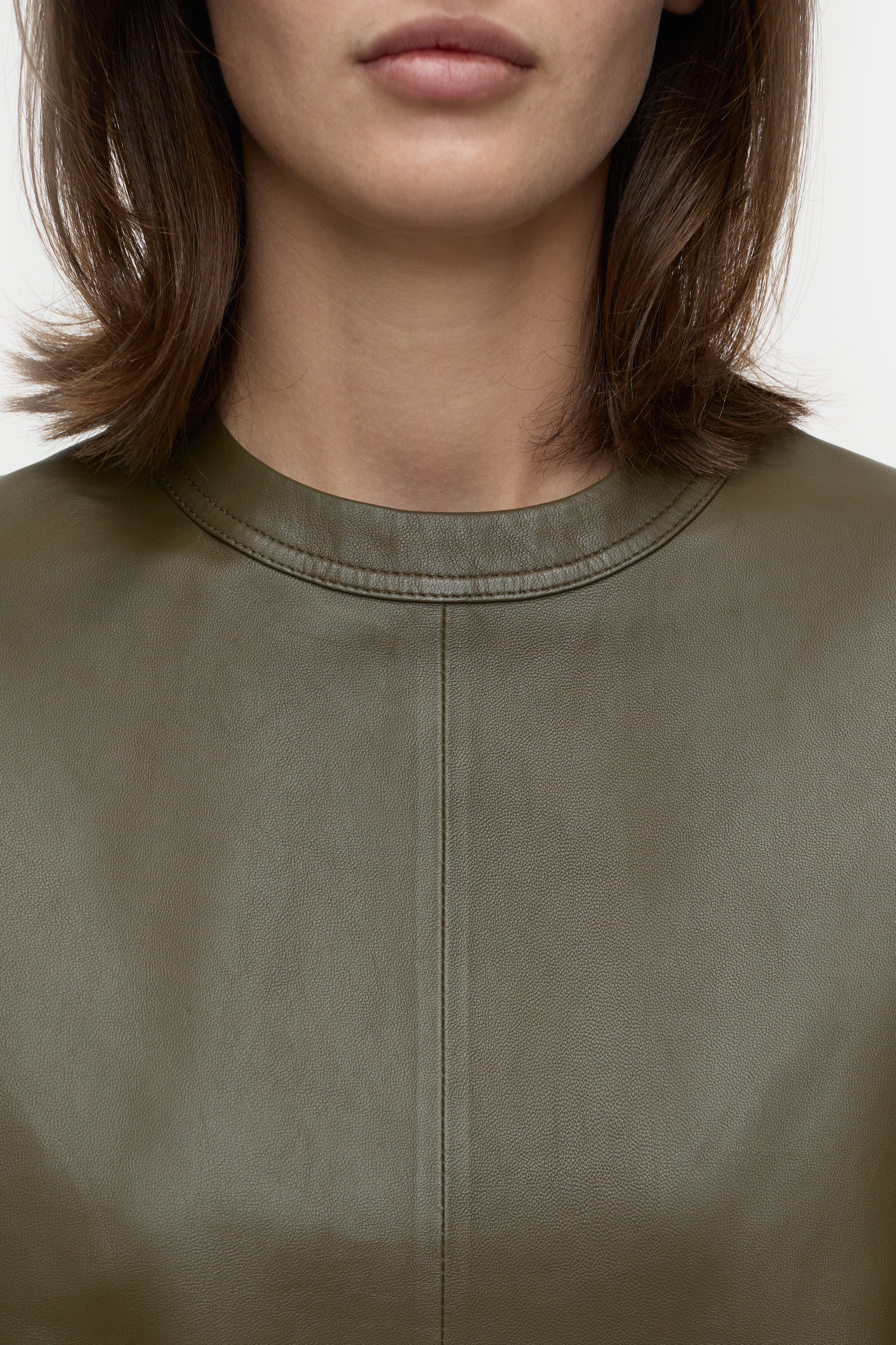 LEATHER T-SHIRT-Hemden & Blusen-Closed-ARCHIVIST