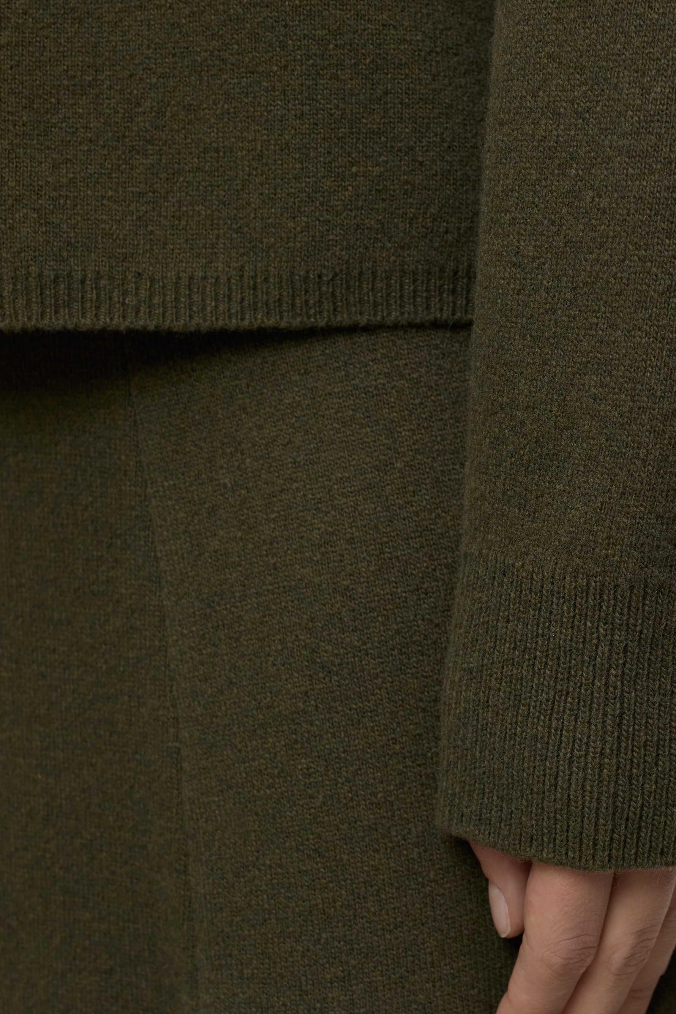 STRAIGHT NECK LONG SLEEVE-Strick & Pullover-Closed-ARCHIVIST