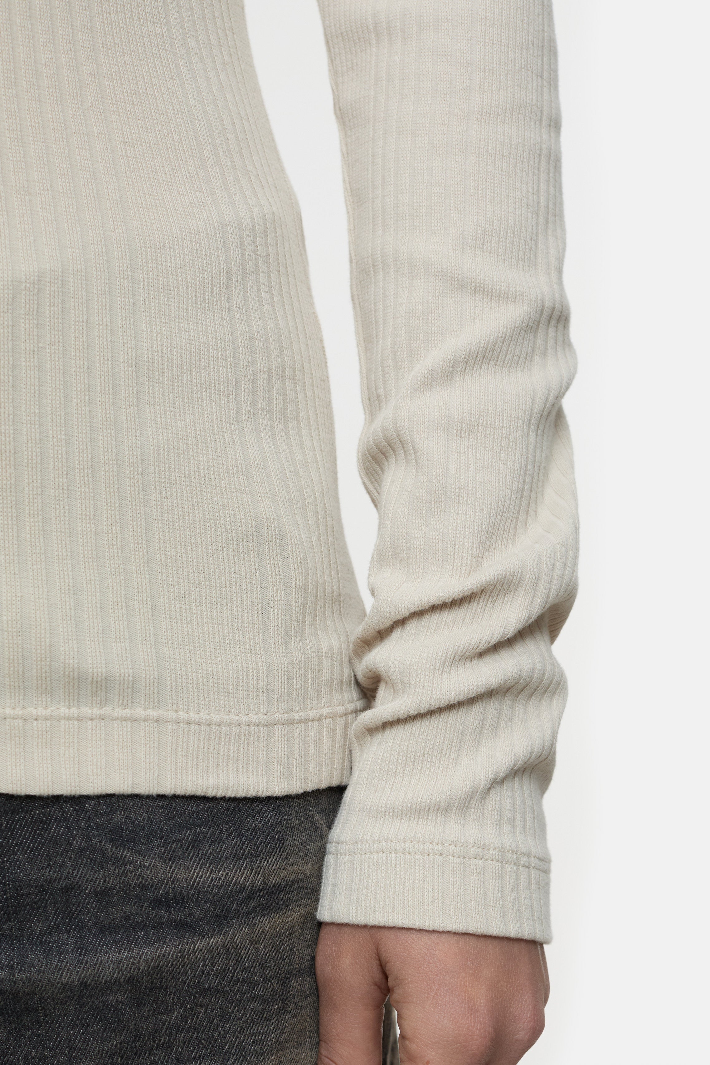 V NECK LONGSLEEVE-Shirts-Closed-ARCHIVIST