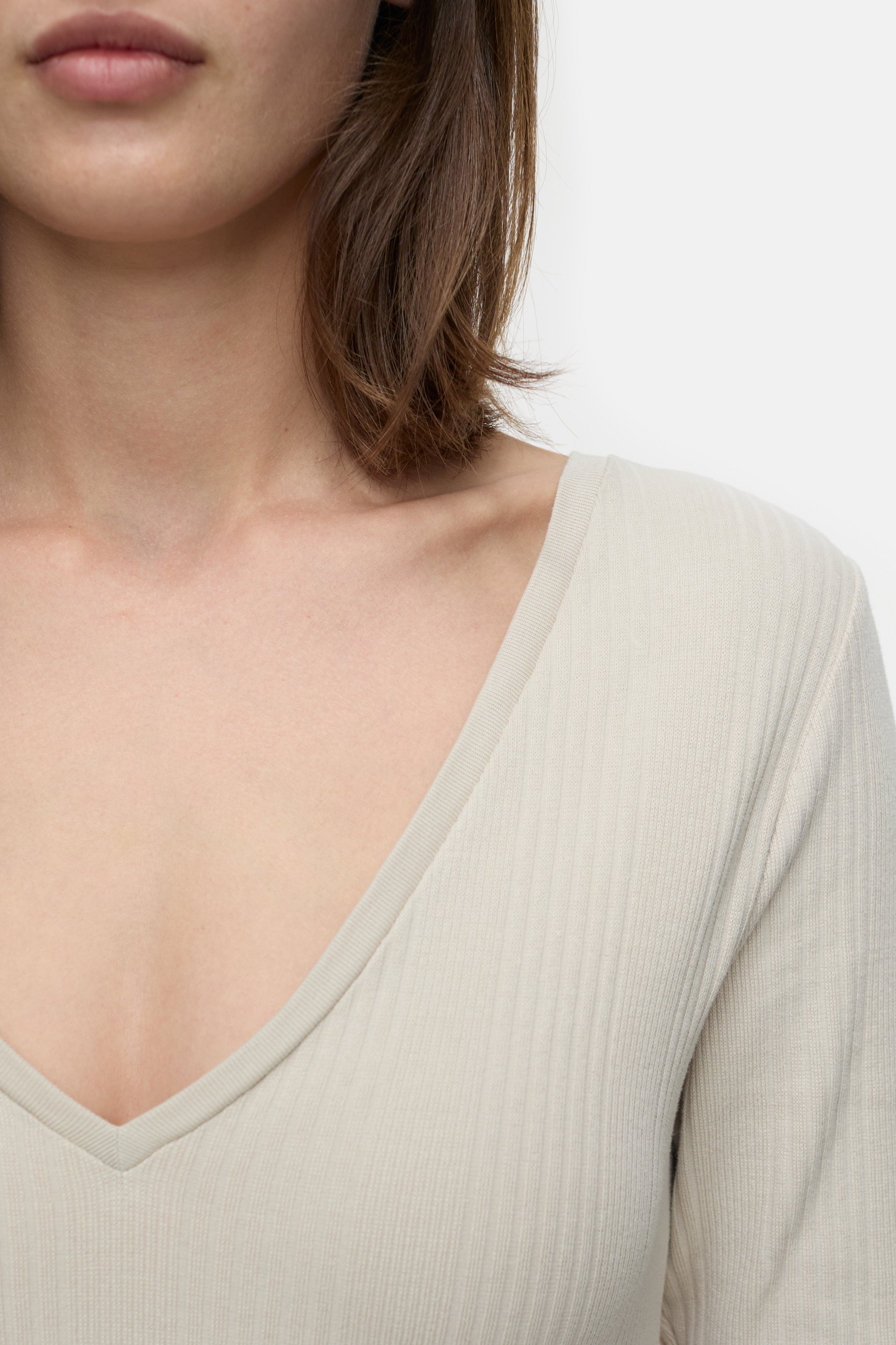 V NECK LONGSLEEVE-Shirts-Closed-ARCHIVIST