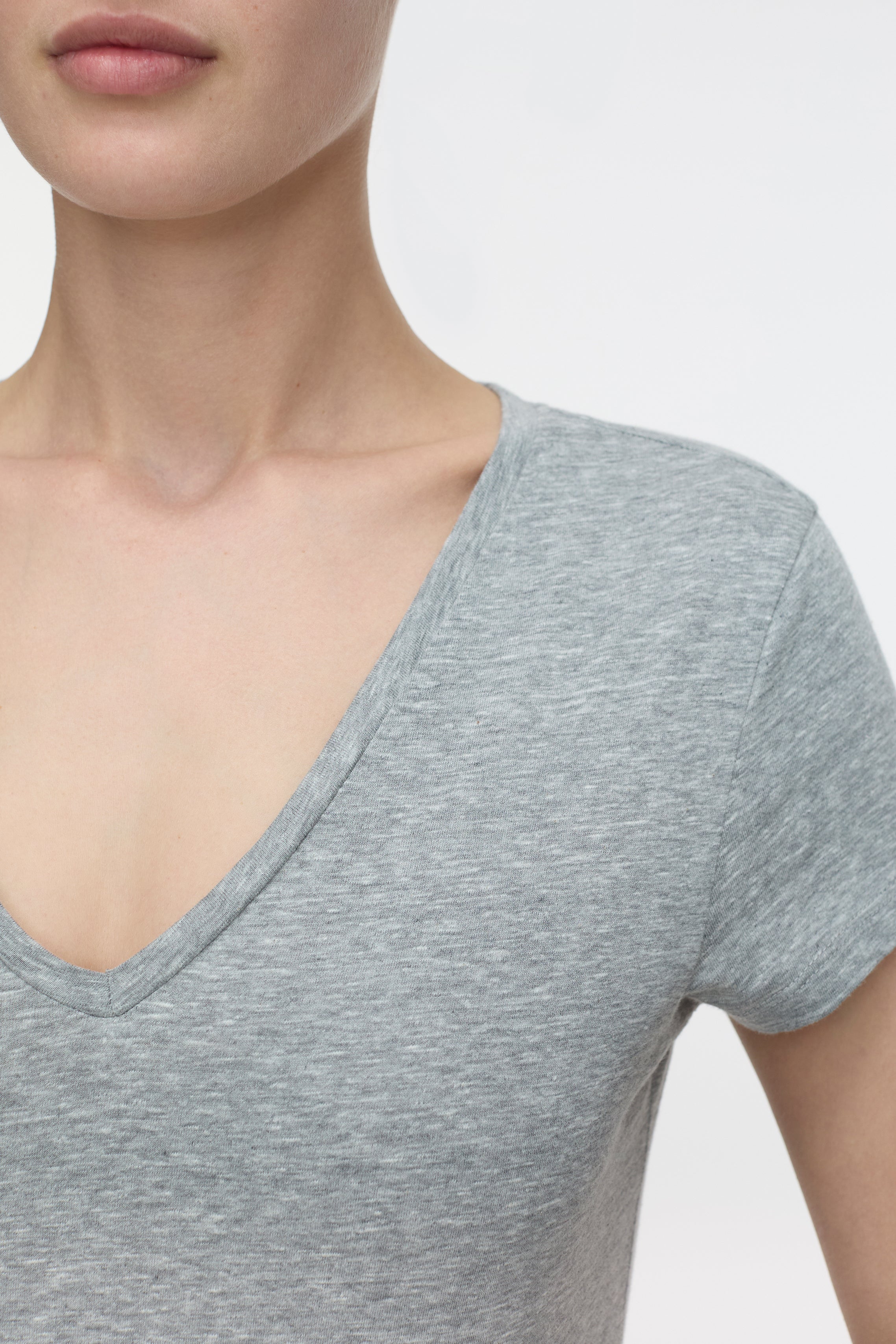 V-NECK T-SHIRT-Shirts-Closed-ARCHIVIST