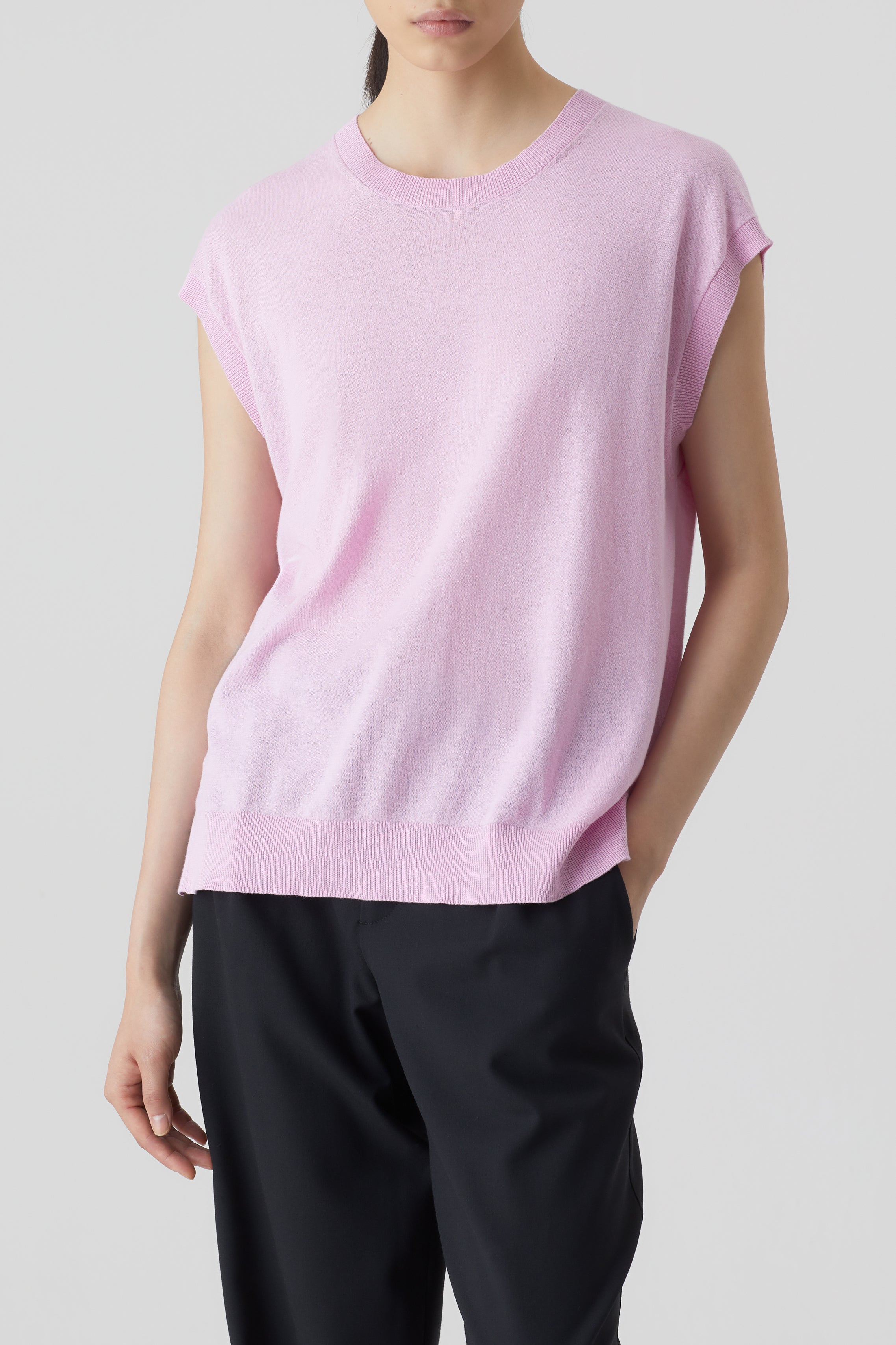 CLOSED-OUTLET-SALE-SLEEVELESS-TOP-KNITS-Strick-ARCHIVE-COLLECTION.jpg