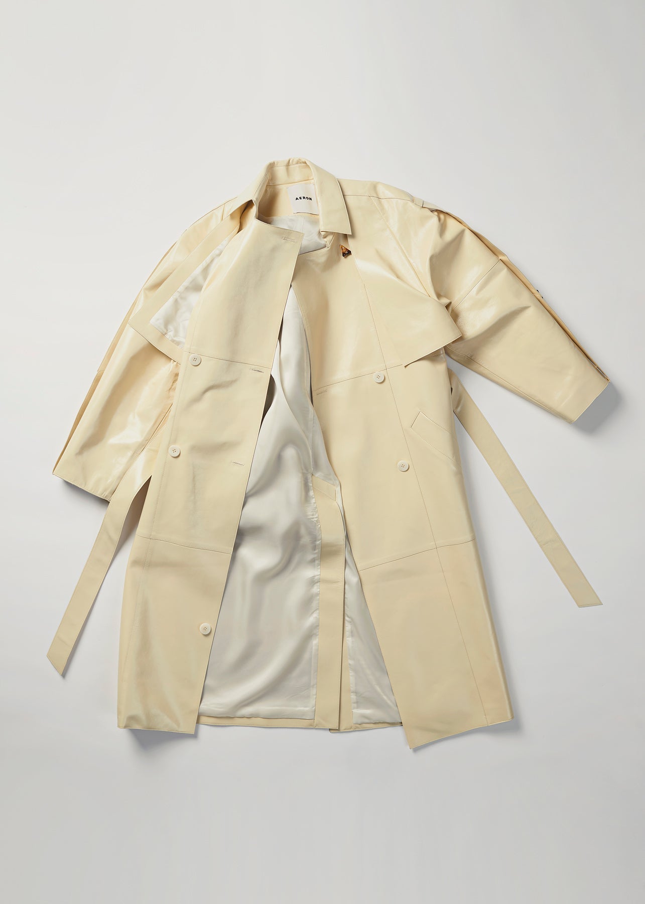 AERON LILY Leather trench coat – vanilla