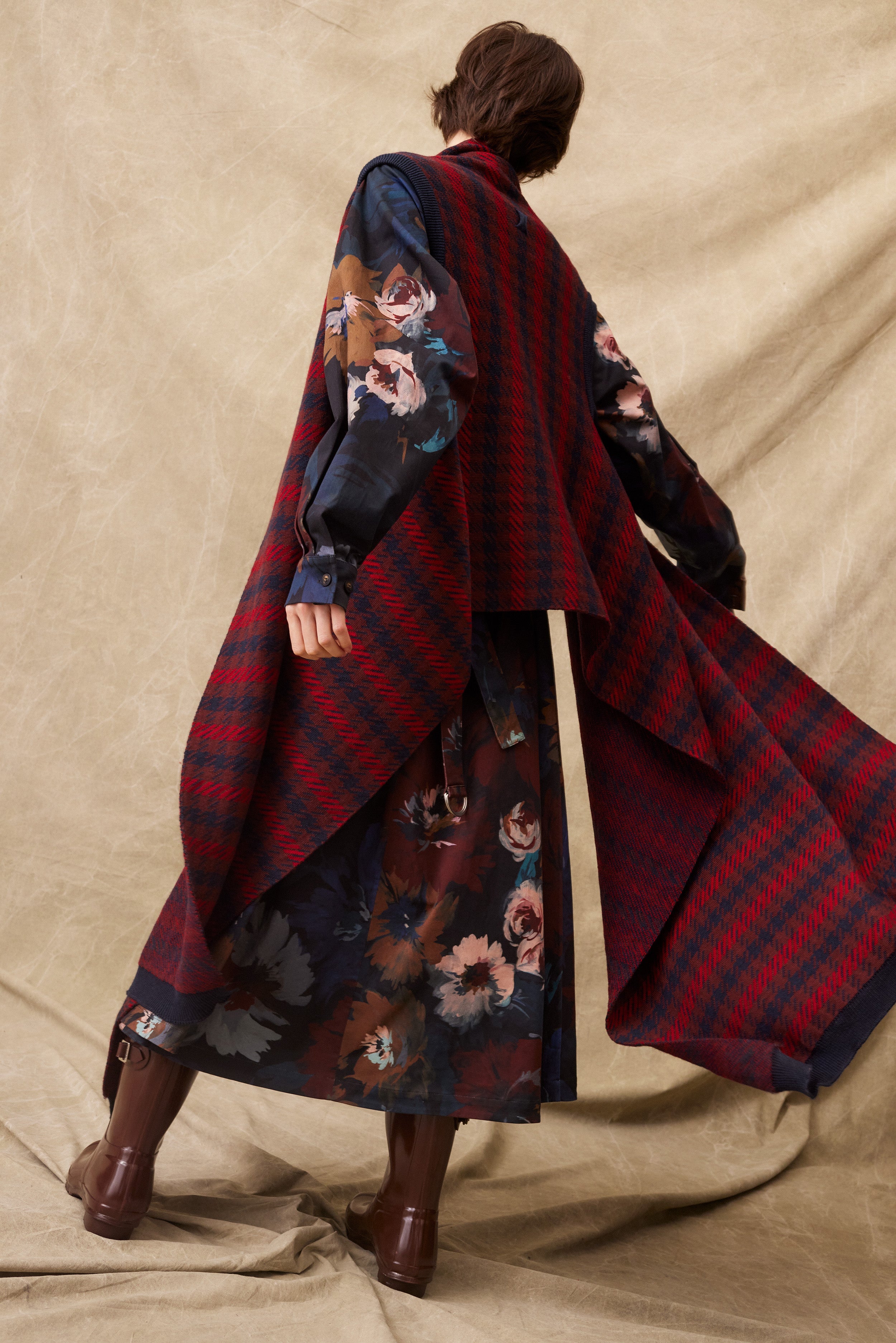 Hannes Roether-Cape cou42verture.148-Jacken & Mäntel-Black-Deal-Outlet-by-ARCHIVIST