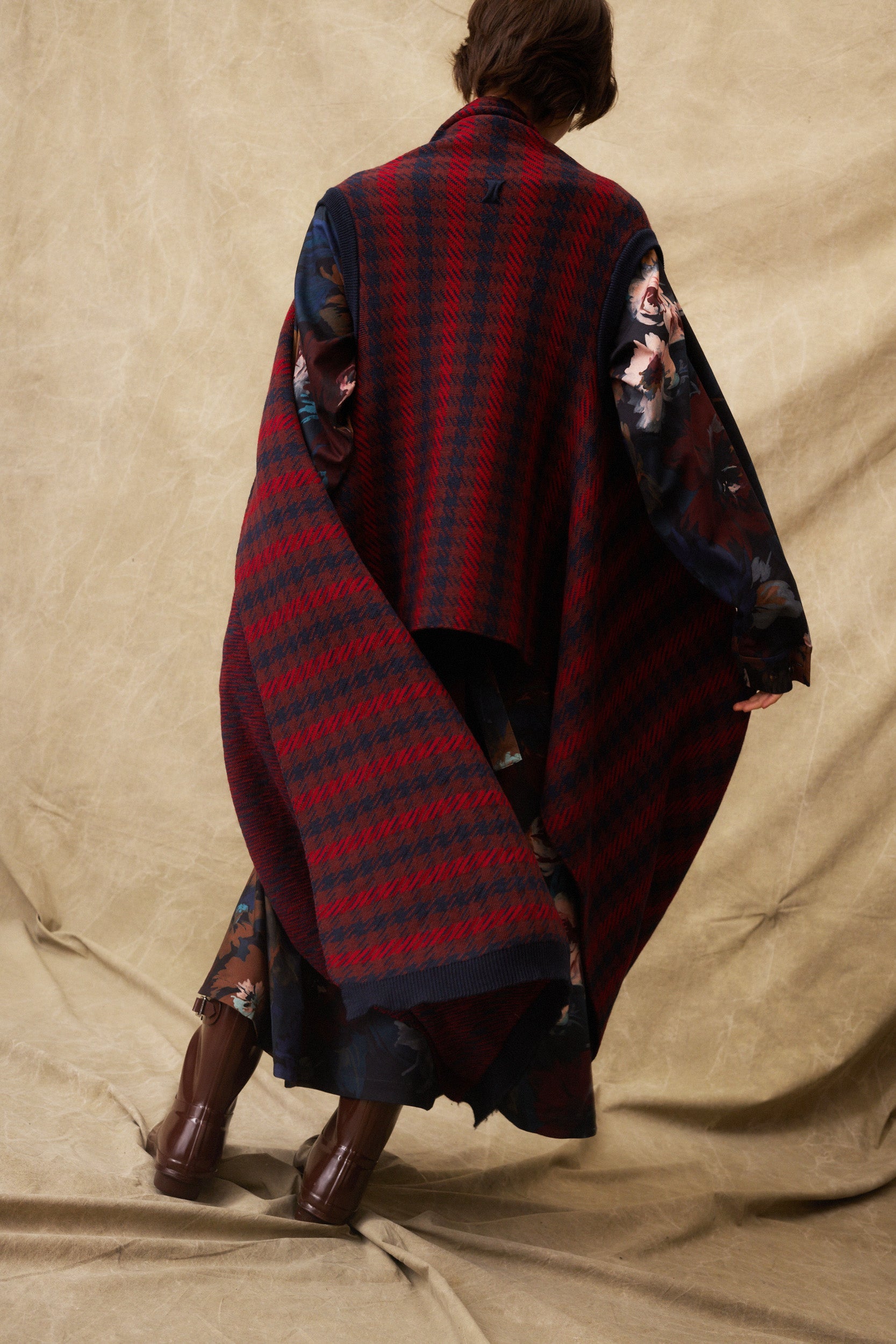 Hannes Roether-Cape cou42verture.148-Jacken & Mäntel-Black-Deal-Outlet-by-ARCHIVIST