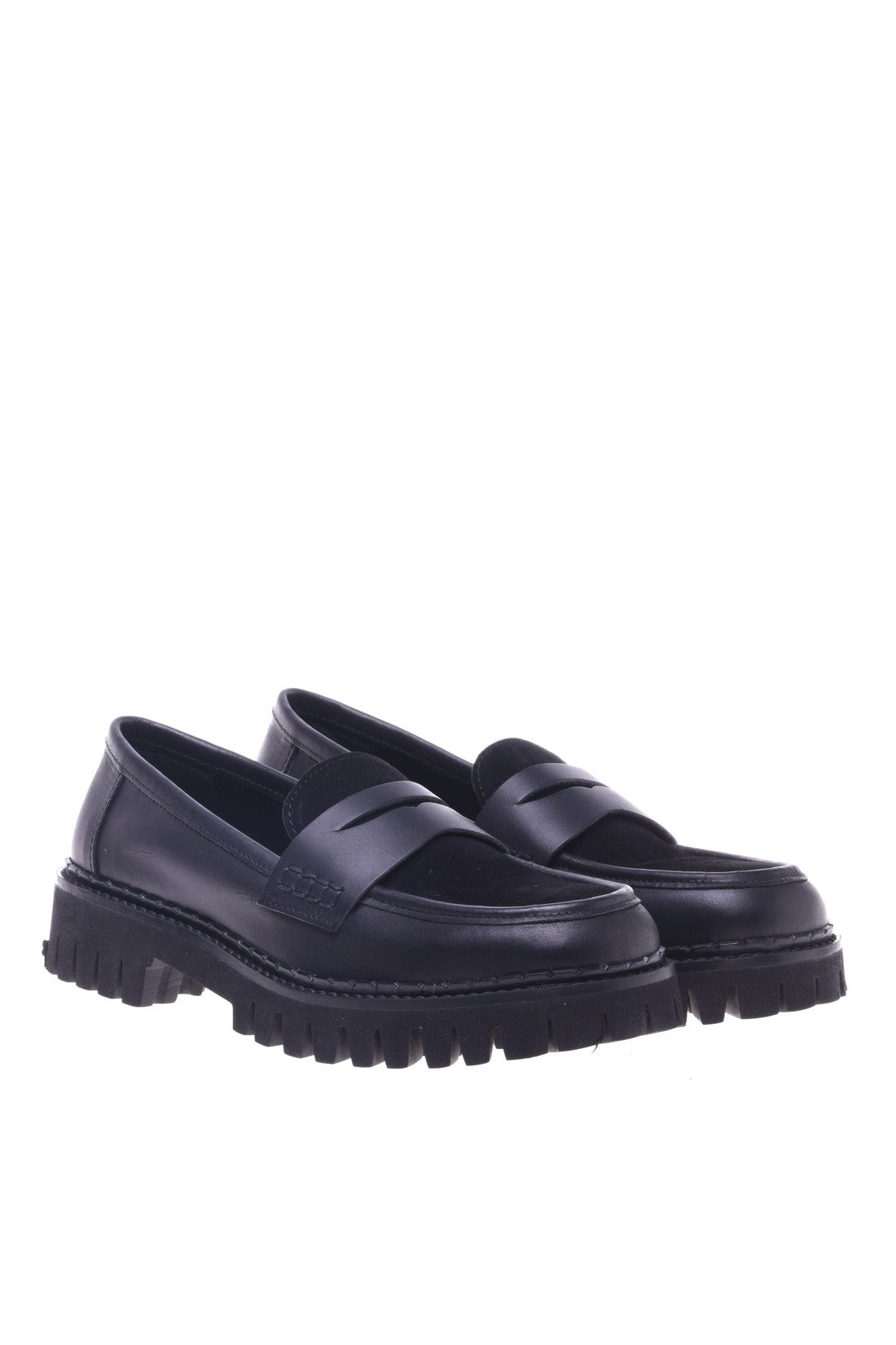 Loafer in black leather and suede