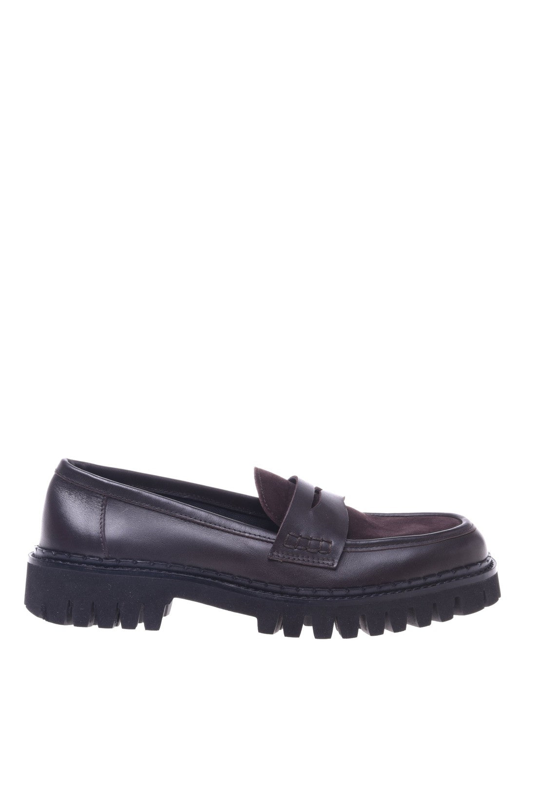 Loafer in dark brown suede and leather