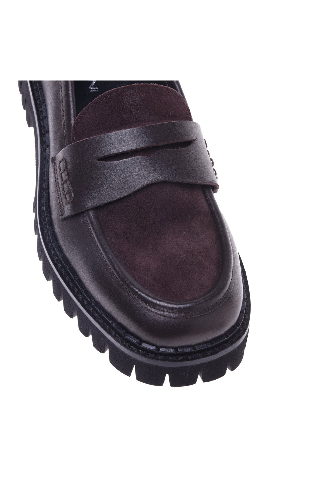 Loafer in dark brown suede and leather