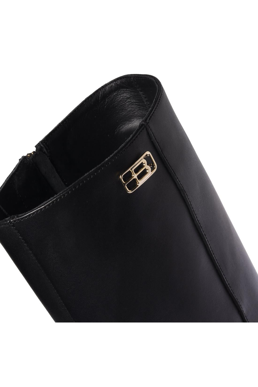 Boots in black leather
