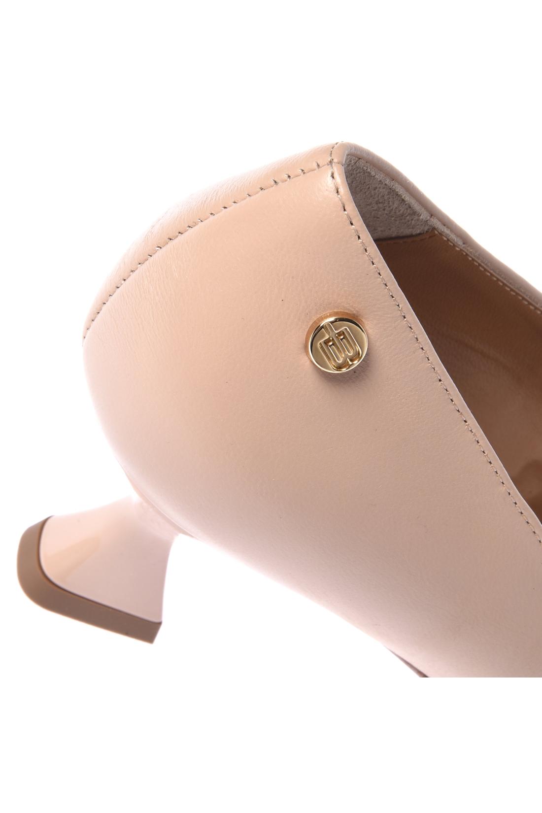 Pumps in nude nappa leather