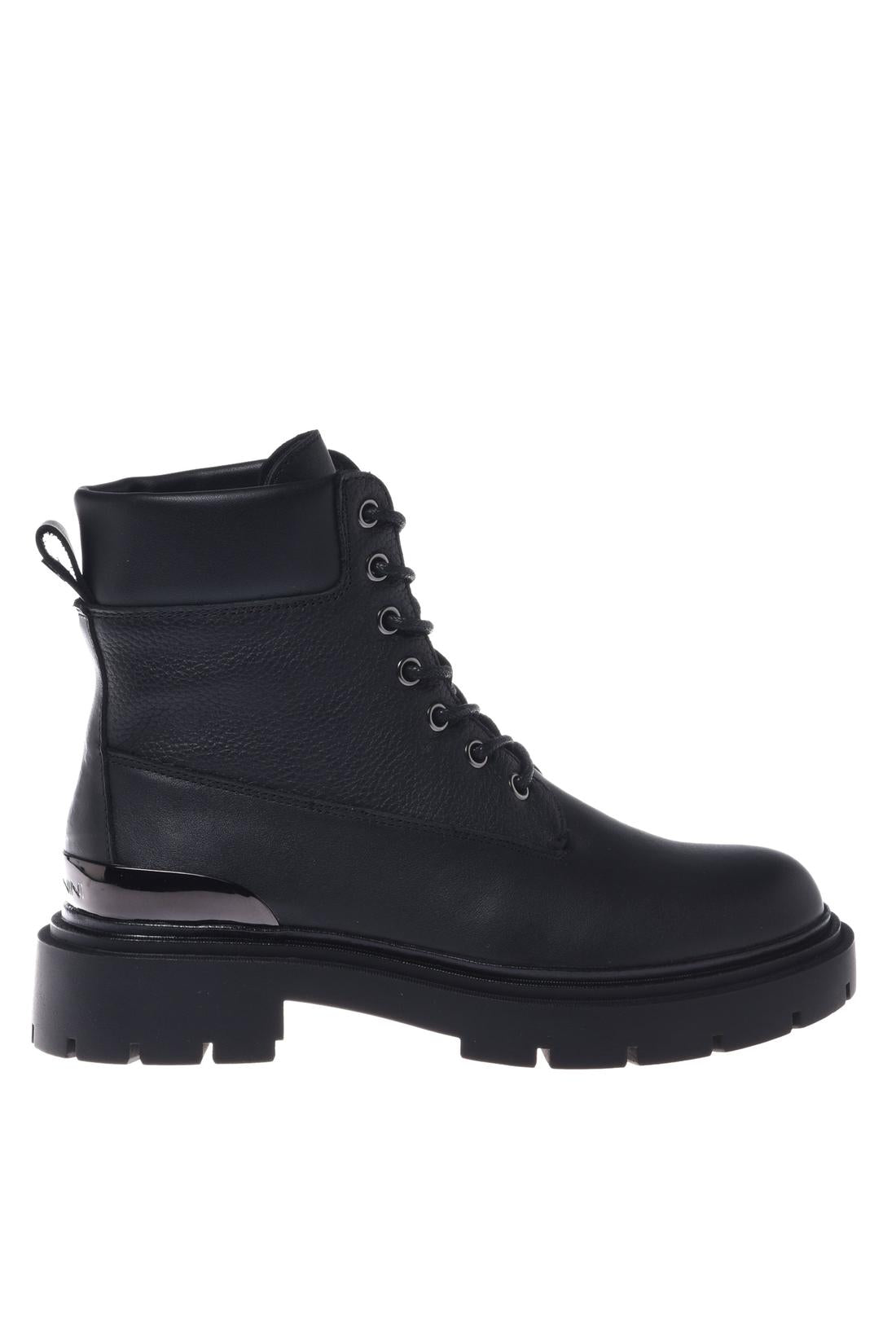 Combat boot in leather black