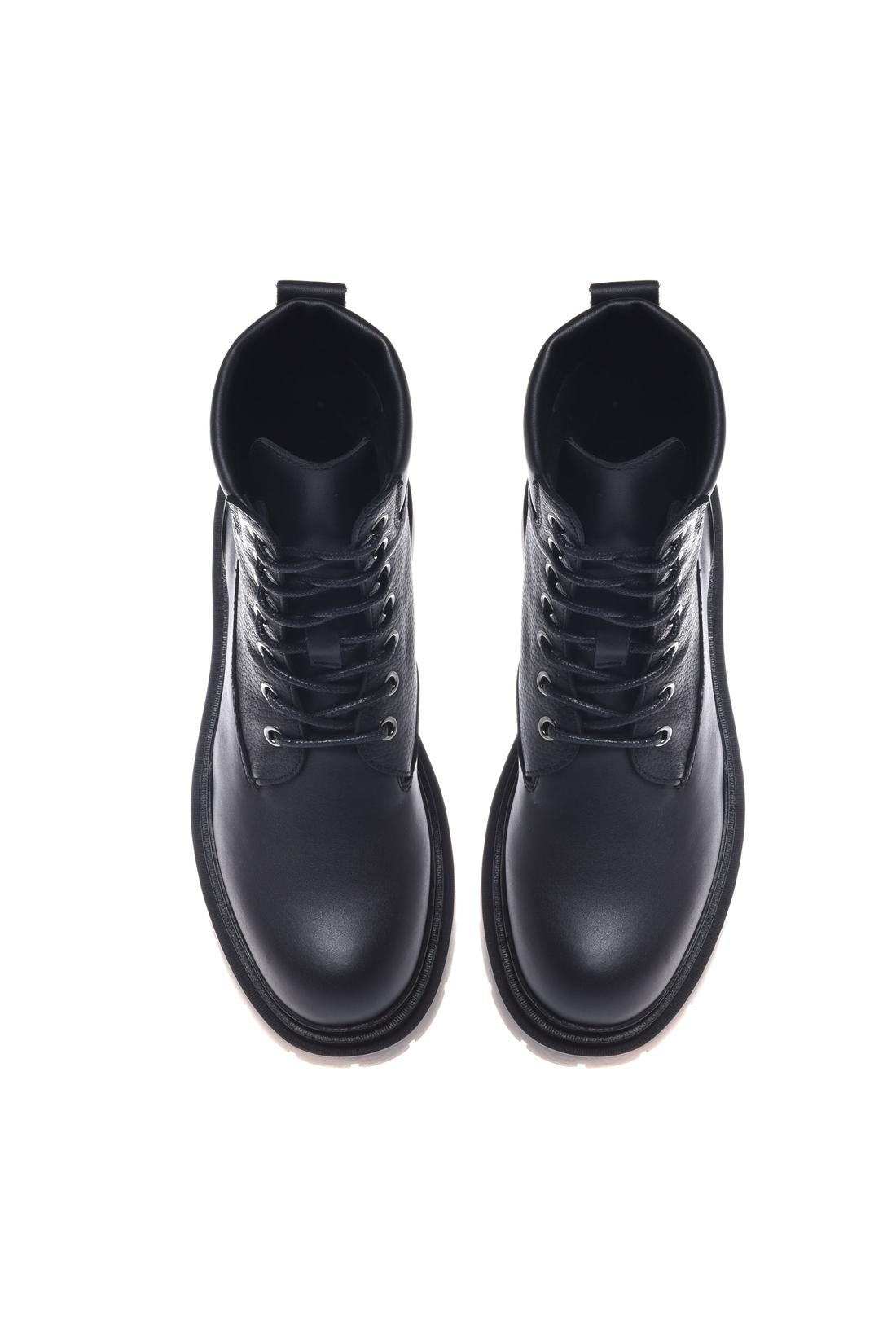 Combat boot in leather black