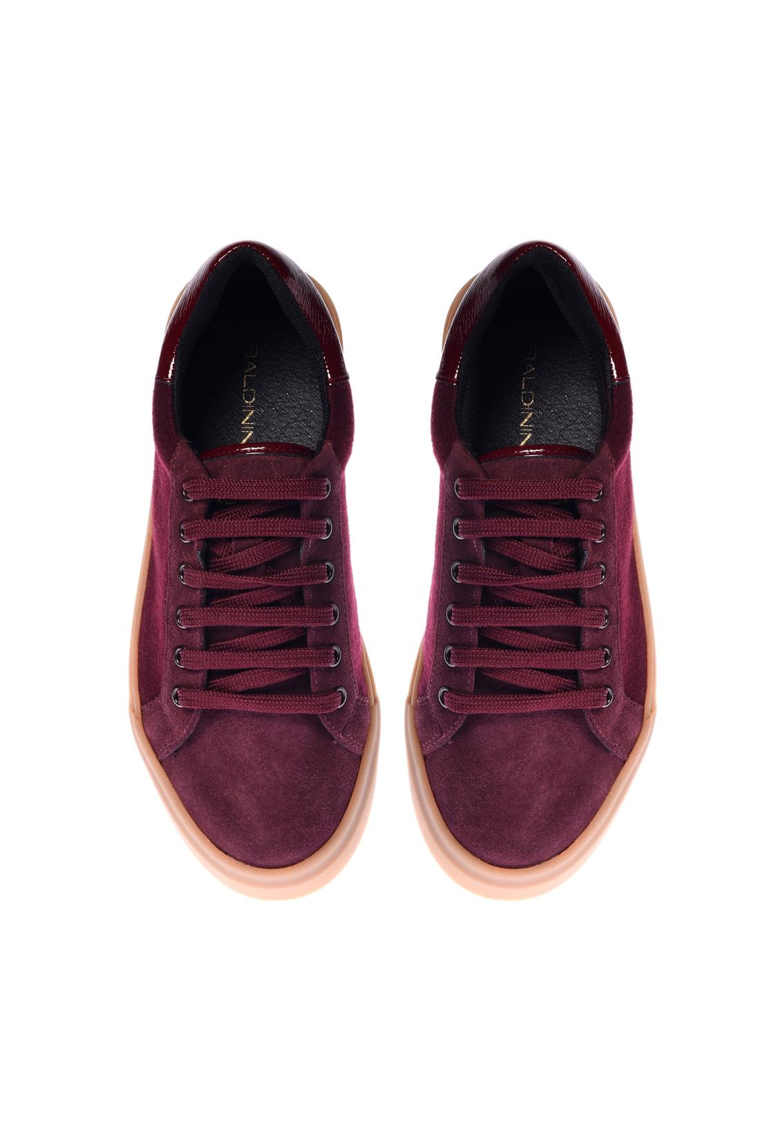 Sneaker in leather and bordeaux naplak