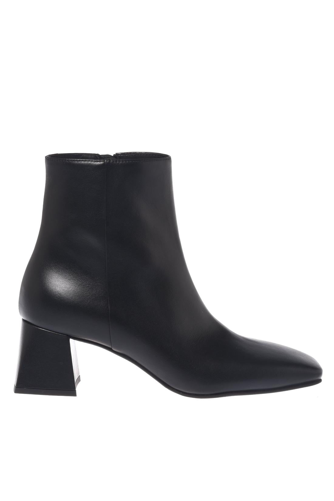 Baldinini-Black leather ankle boots-Stiefel & Stiefeletten-Black-Deal-Outlet-by-ARCHIVIST