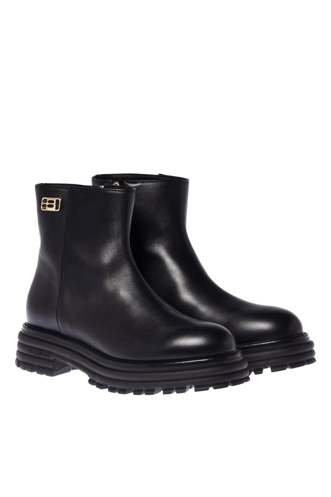 Ankle boots in black leather
