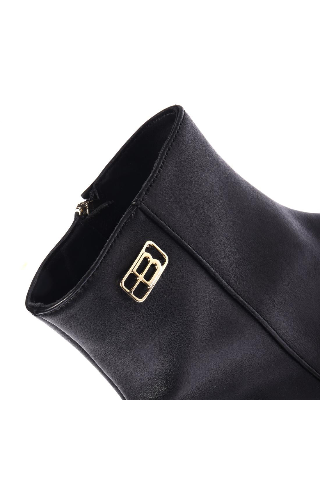 Ankle boots in black leather