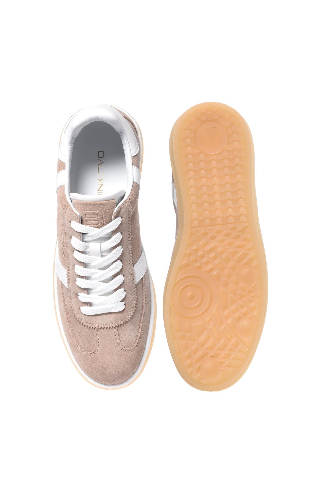 Beige suede sneaker