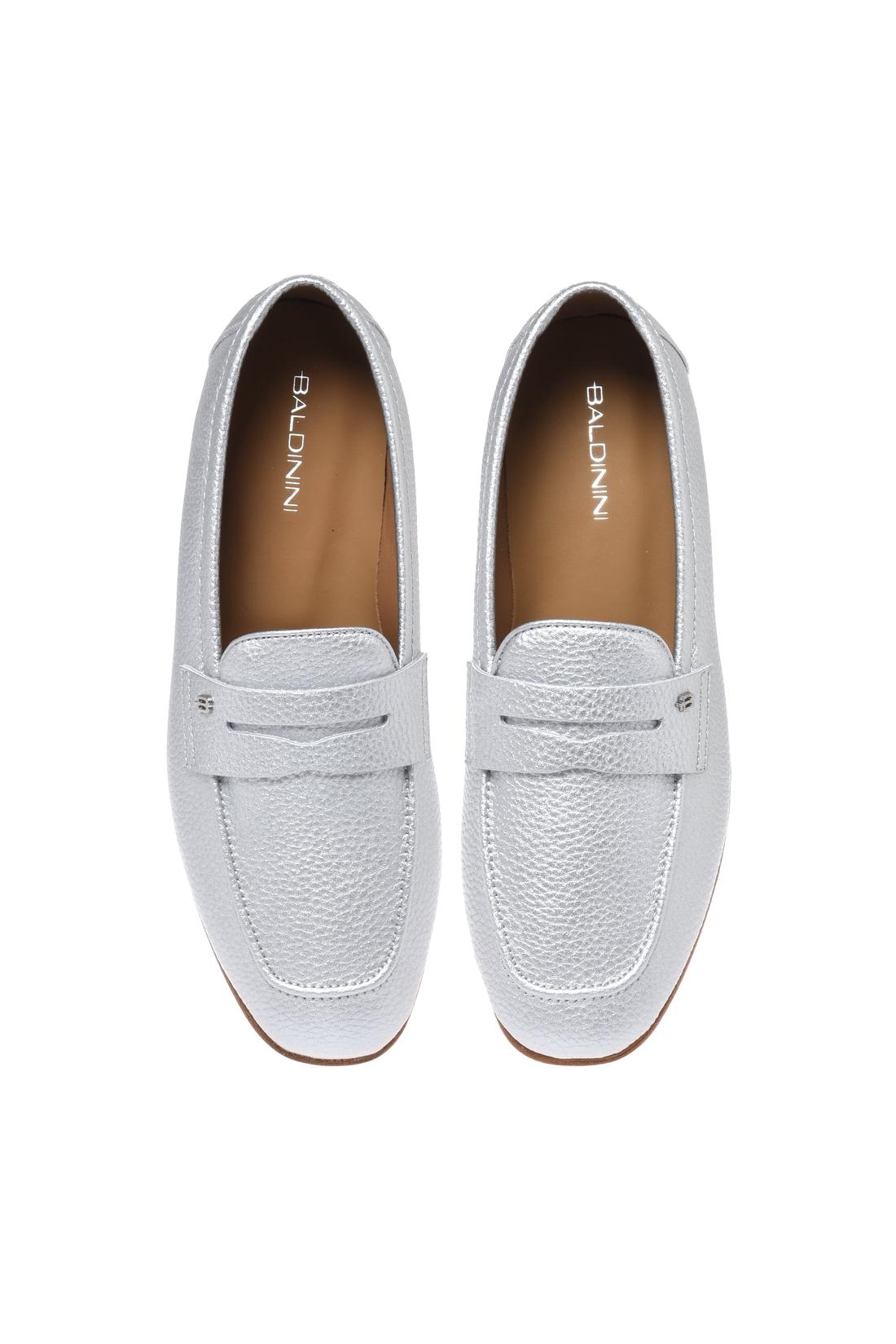 Silver laminated grained leather loafer
