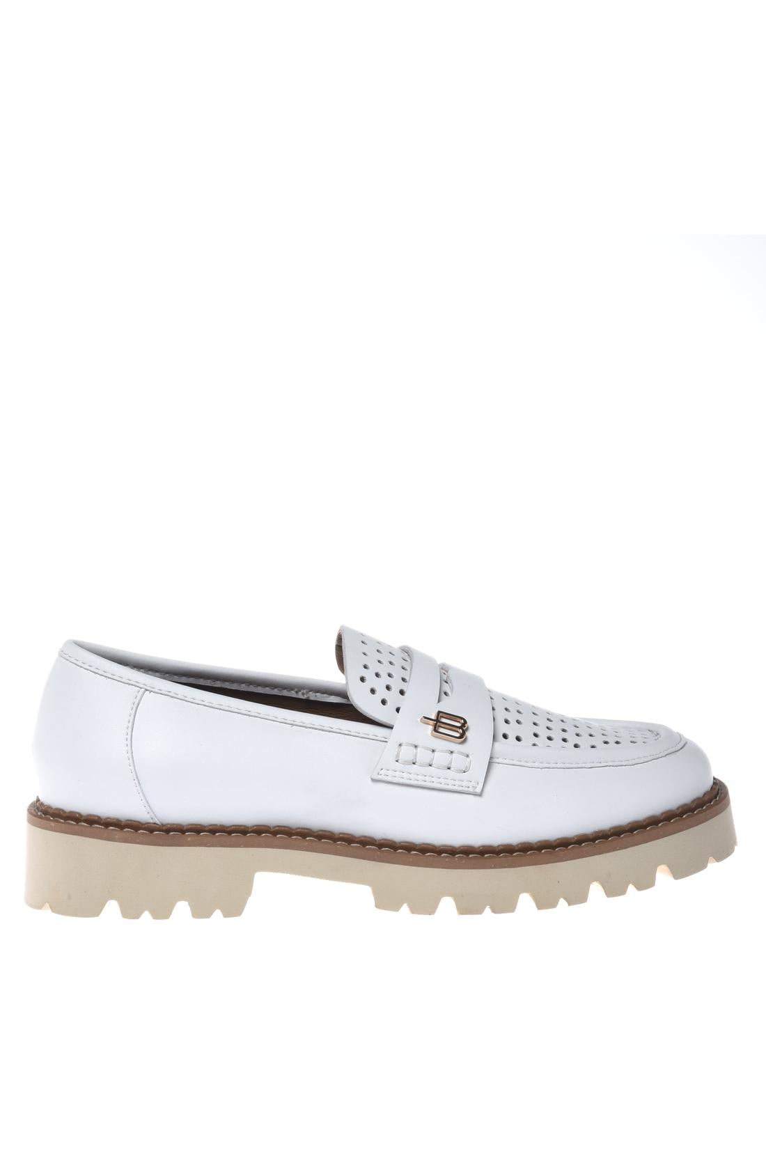 Loafer in perforated leather white