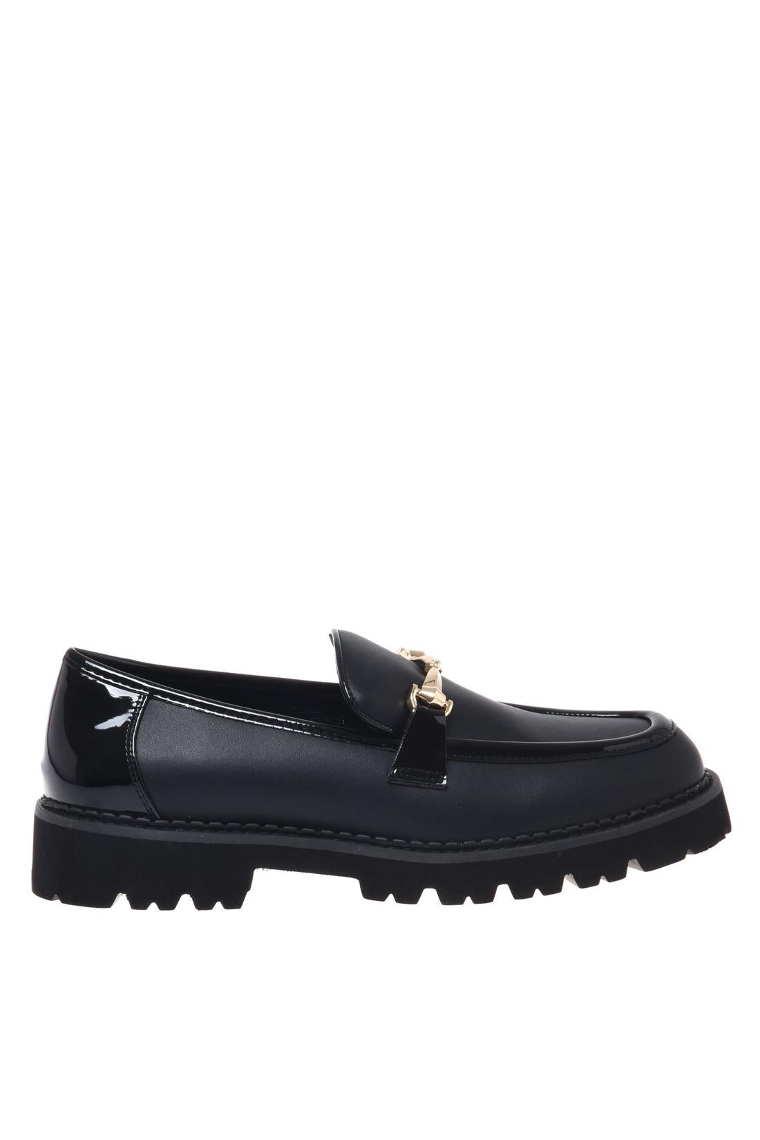 Loafer in black leather and patent