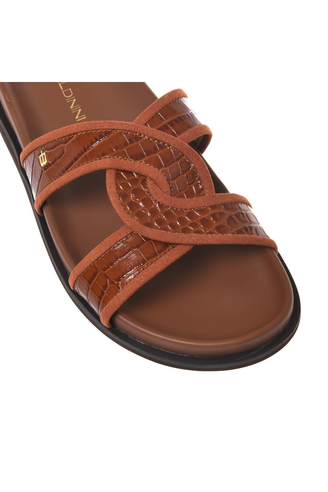 Mule in croc-effect tan