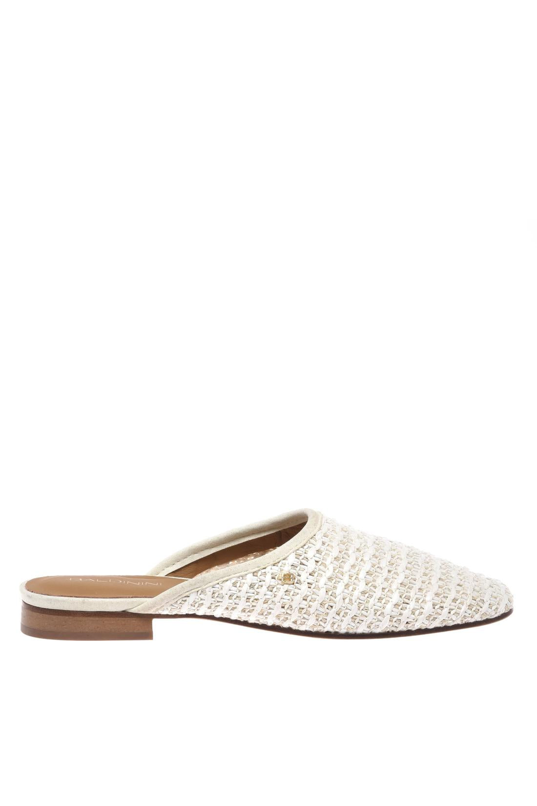 Off‑white raffia sabot