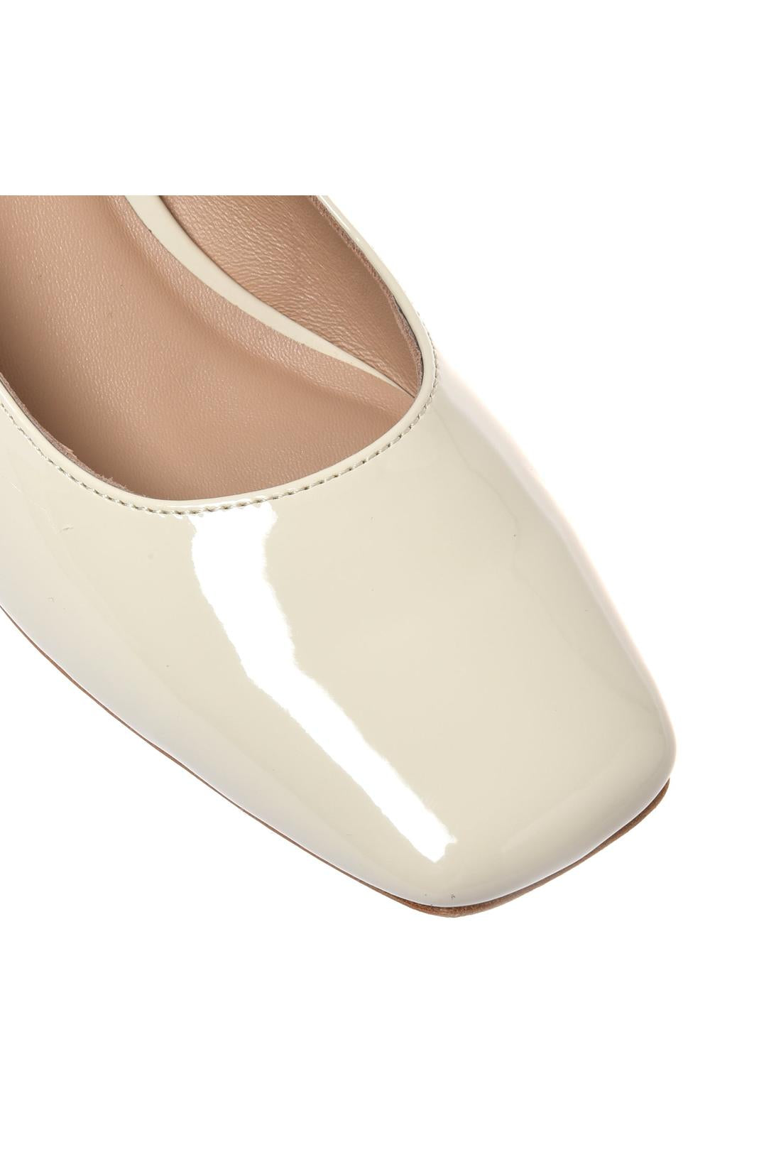 Slingback in patent leather off white