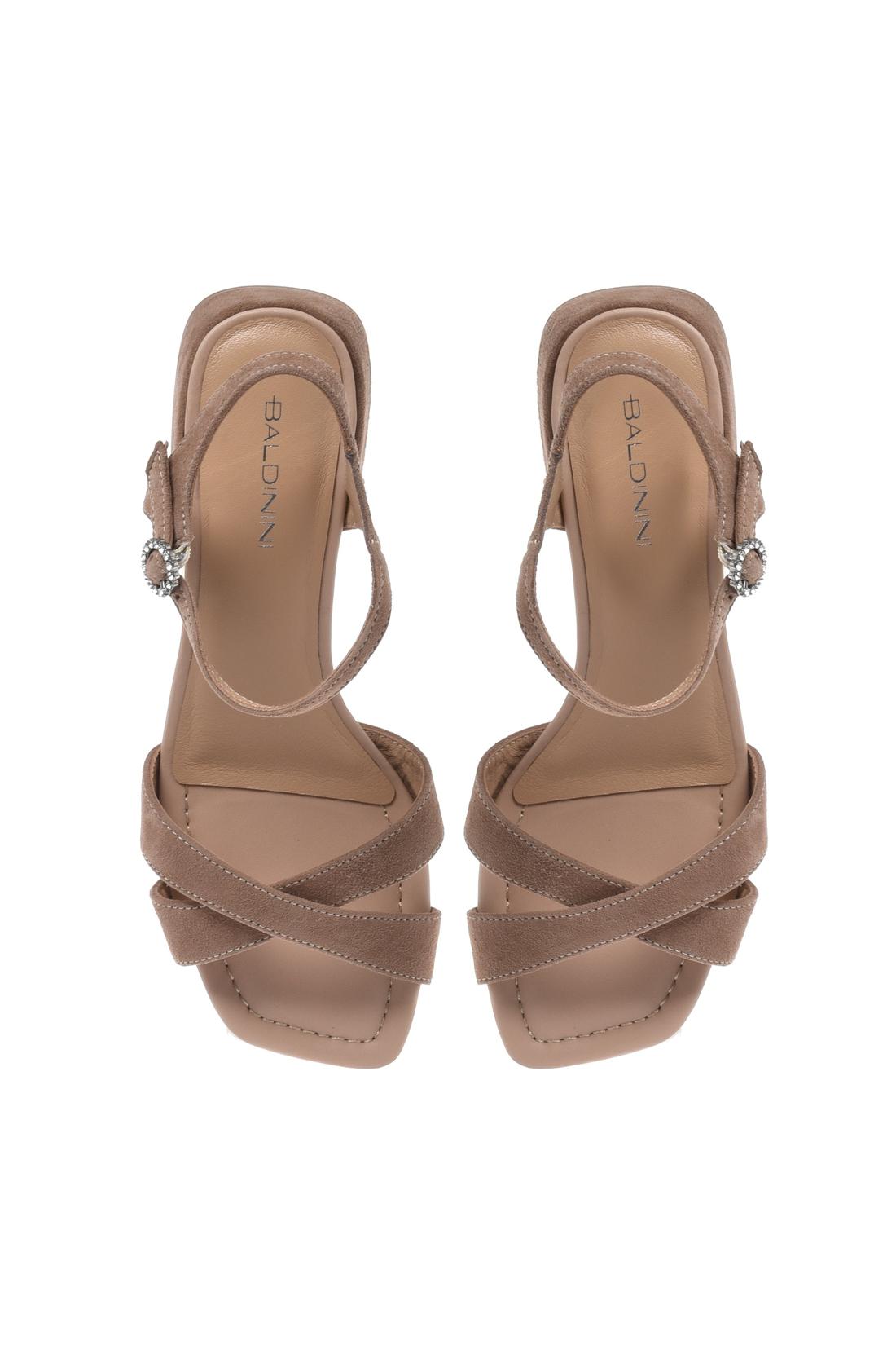Sandal in suede beige