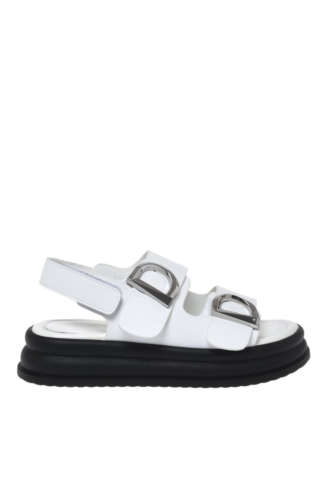 Sandal in leather white