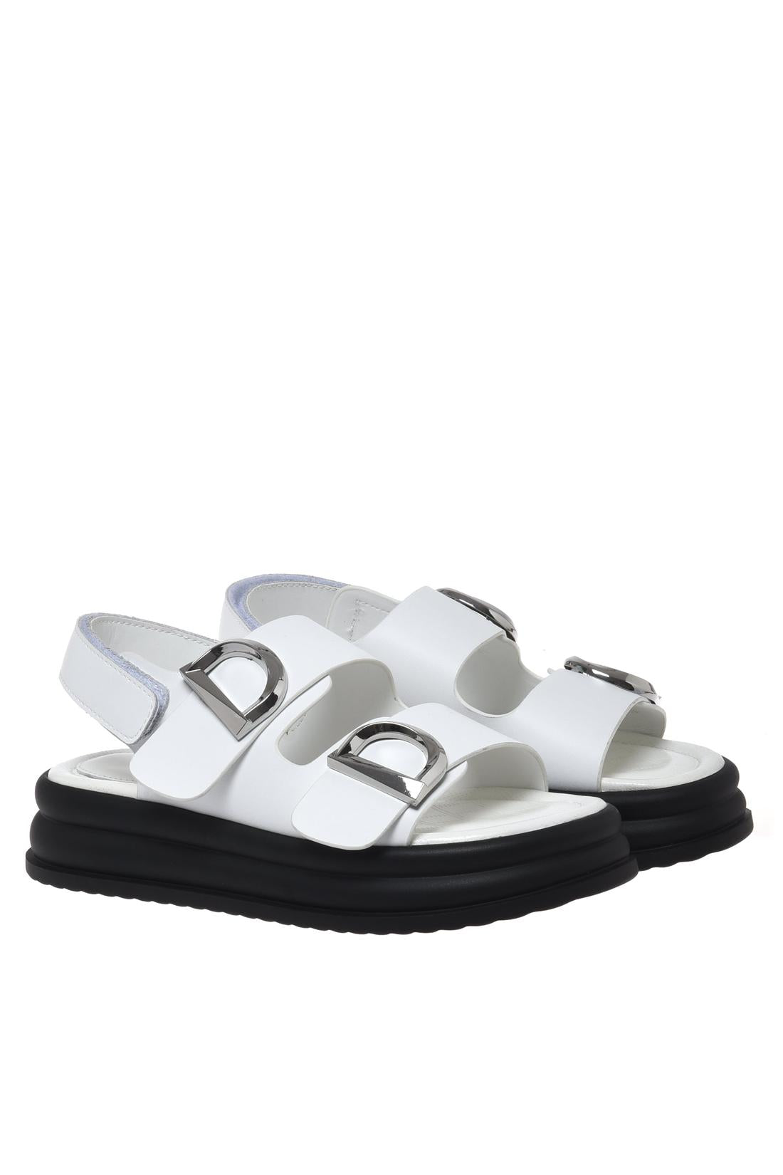 Sandal in leather white