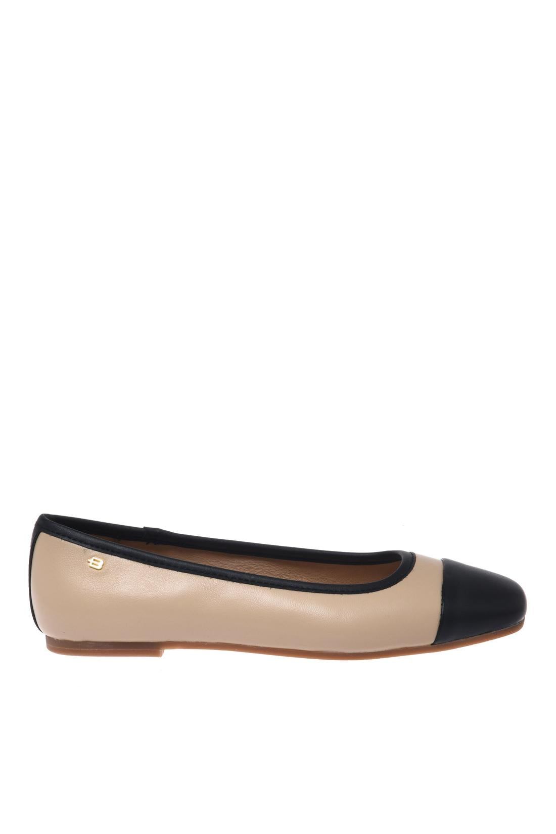 Ballerina in black and nude leather