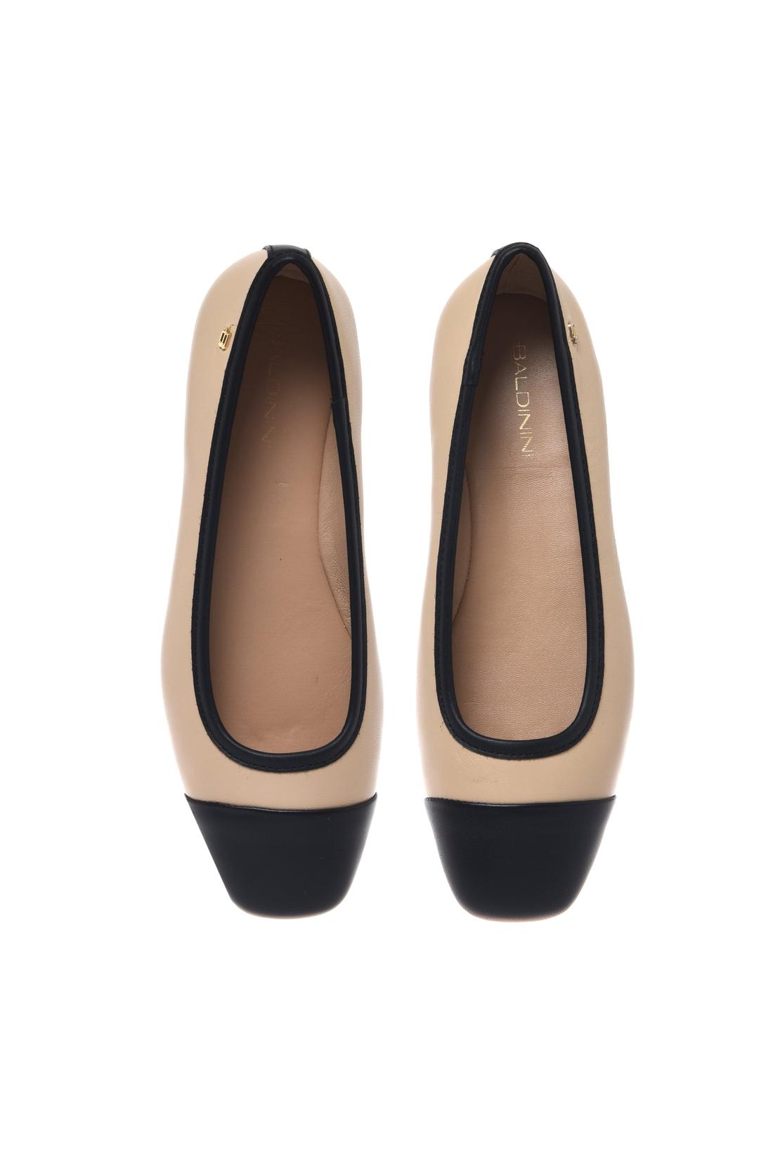 Ballerina in black and nude leather